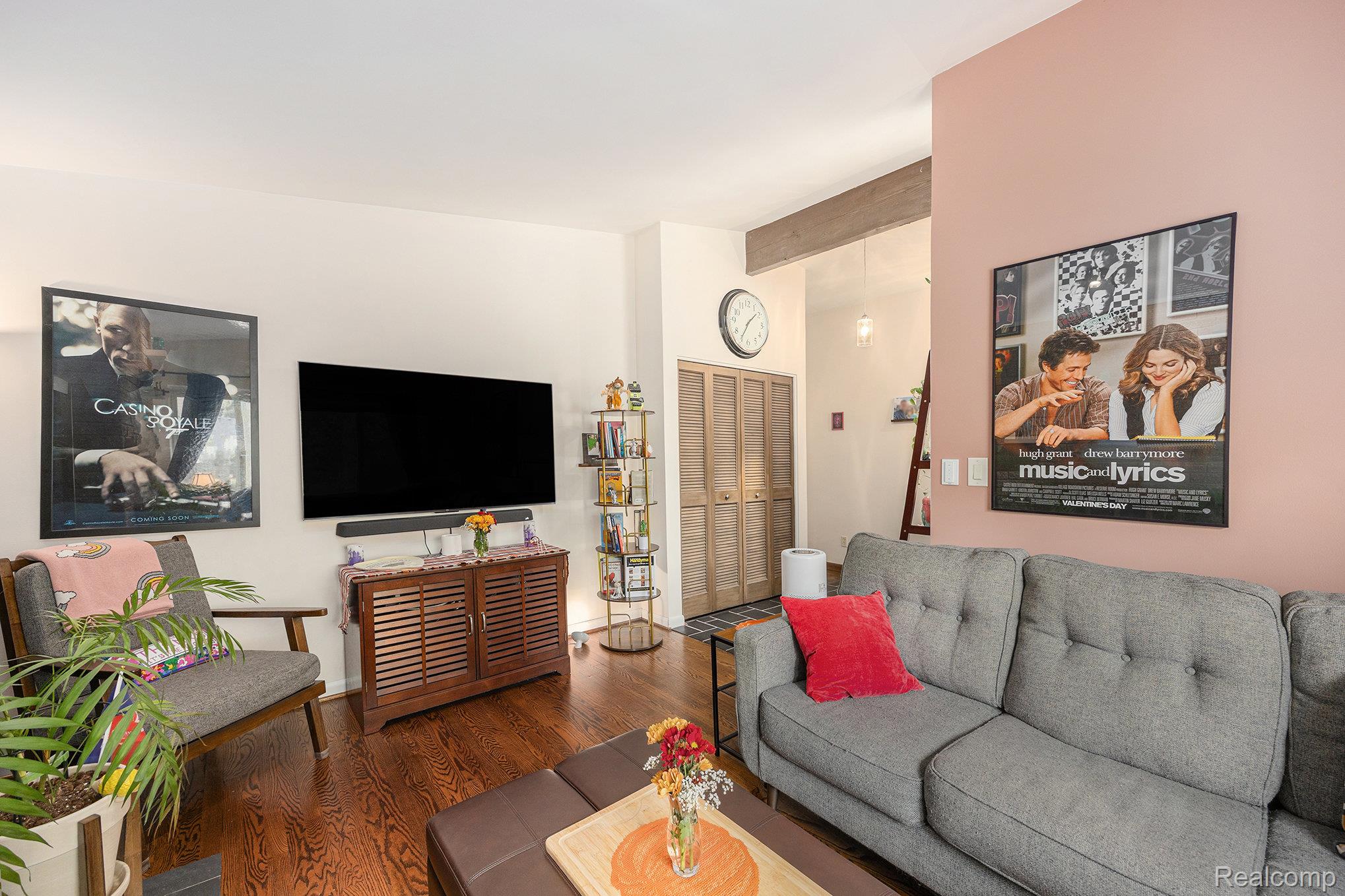 10 Niagara Avenue