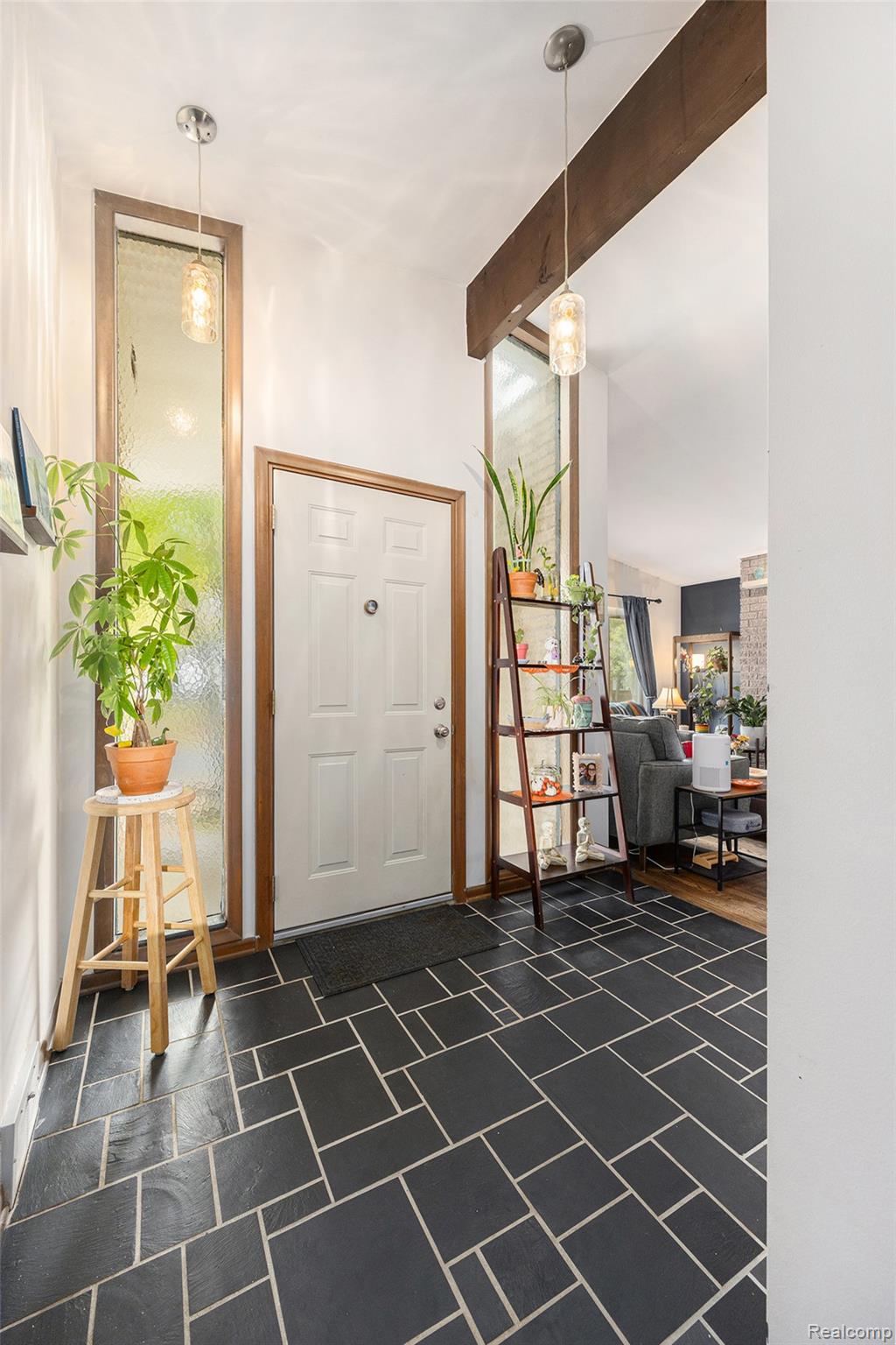 10 Niagara Avenue