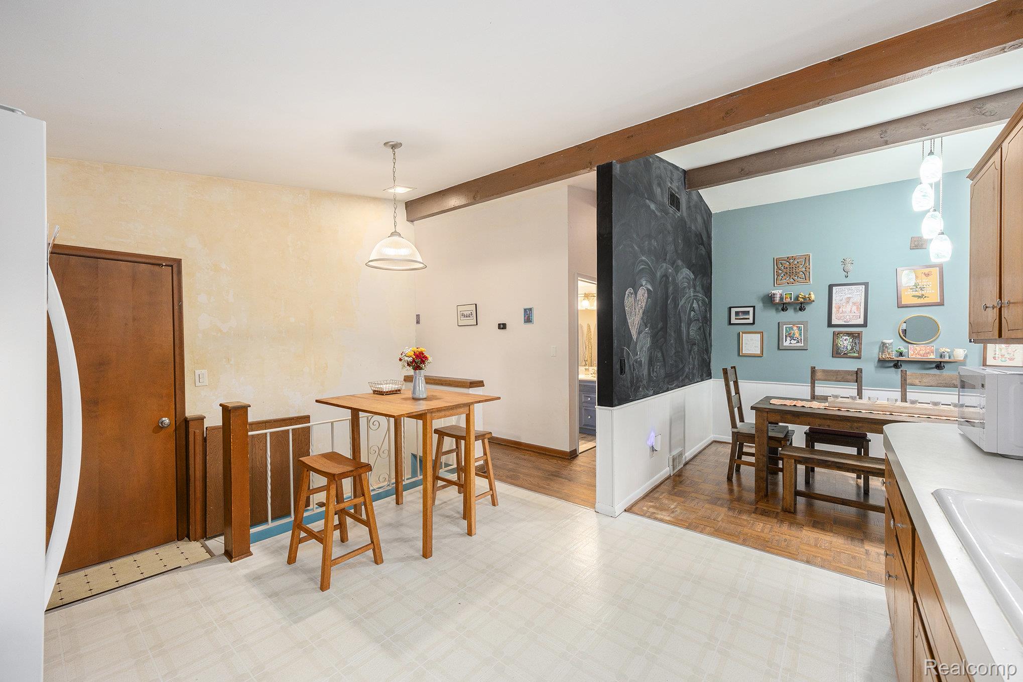 10 Niagara Avenue