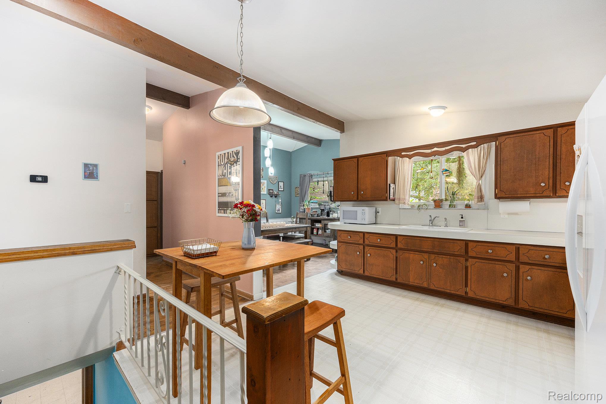 10 Niagara Avenue