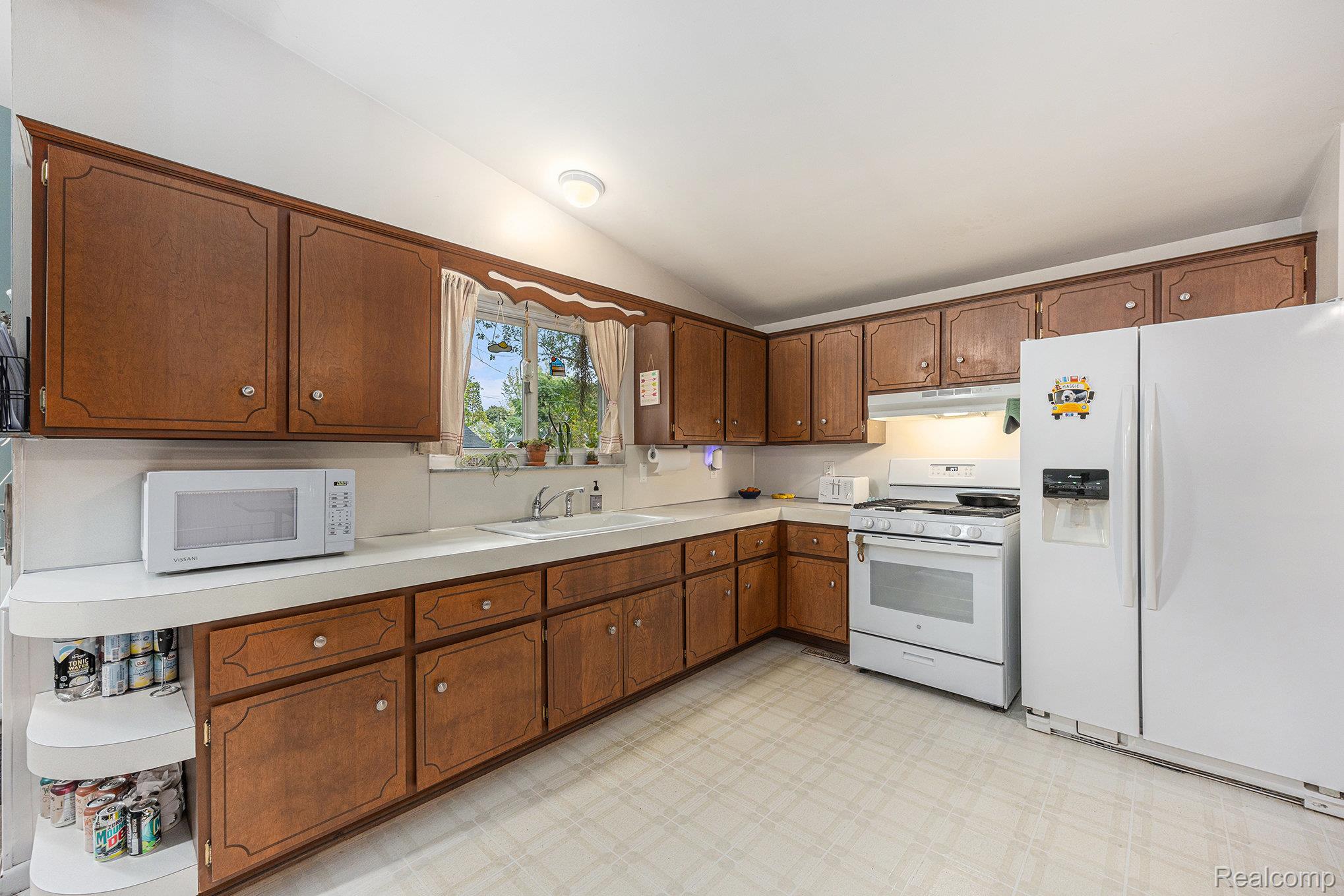 10 Niagara Avenue