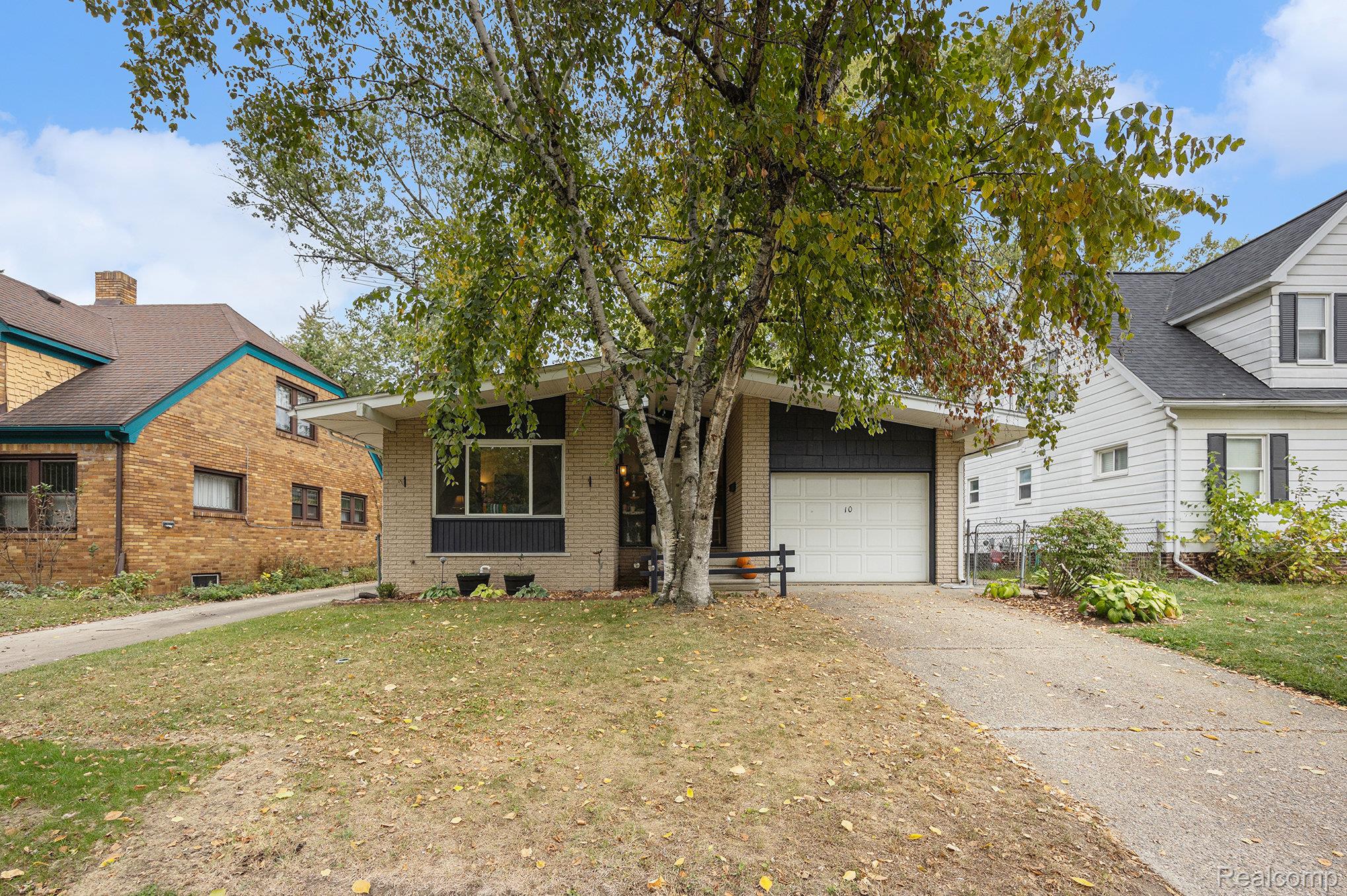 10 Niagara Avenue