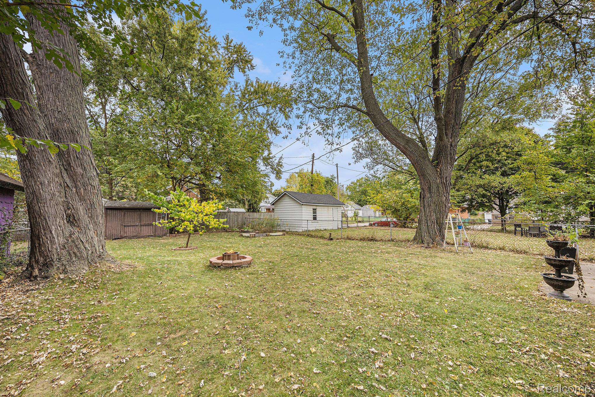 10 Niagara Avenue