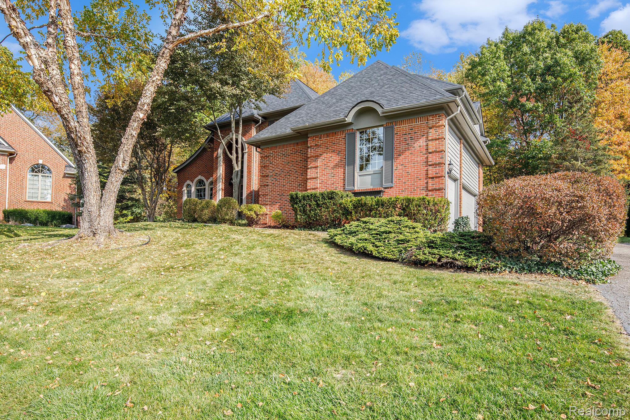 5641 Golf Pointe Drive