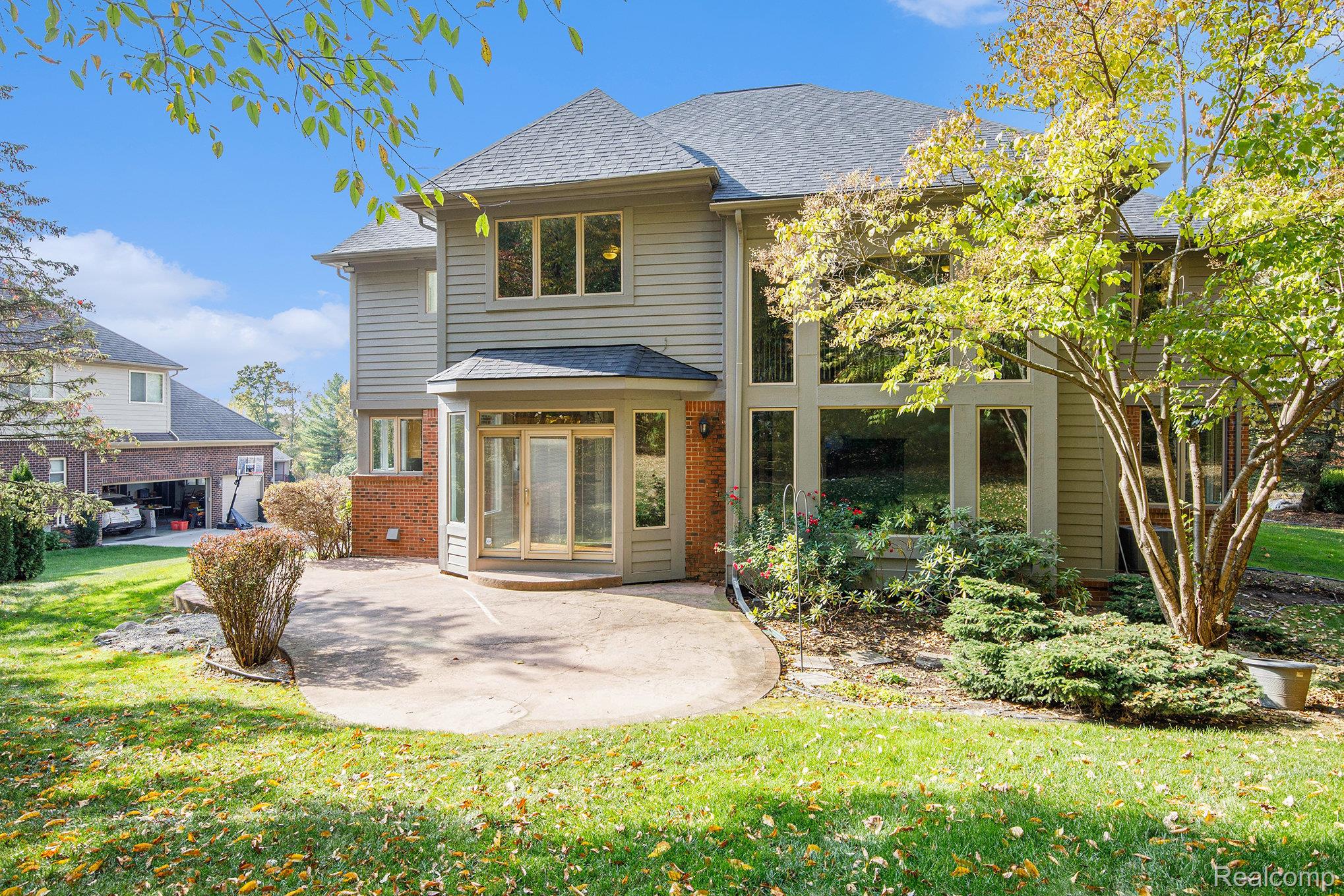 5641 Golf Pointe Drive