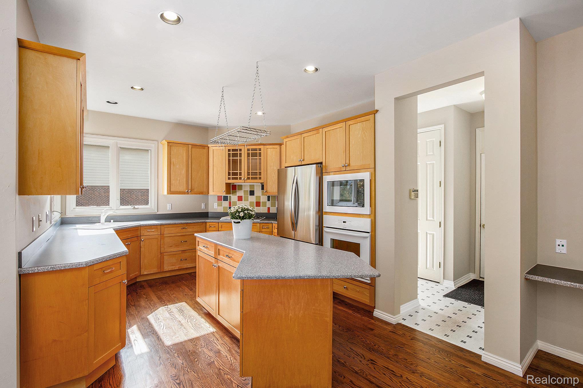 5641 Golf Pointe Drive