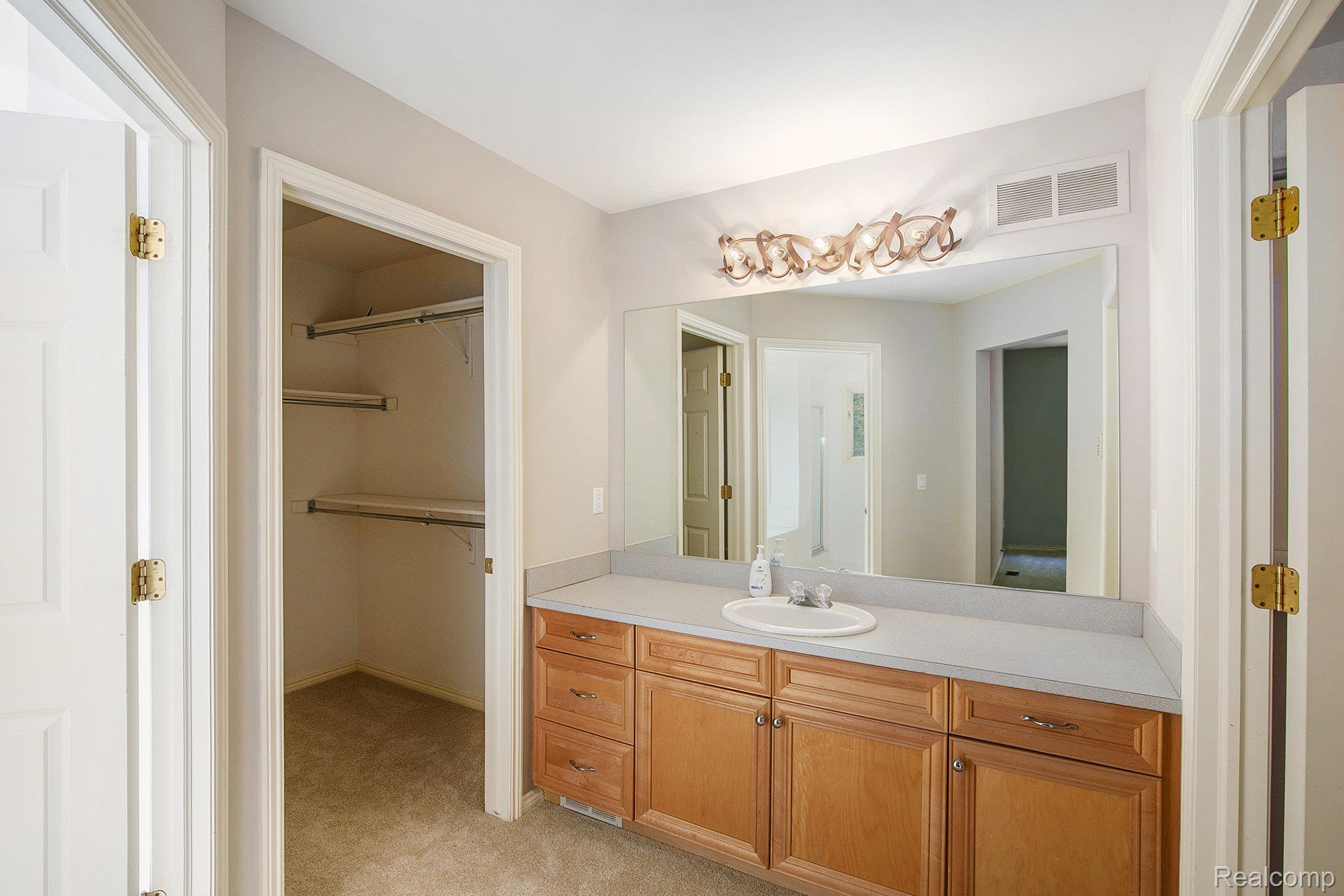 5641 Golf Pointe Drive