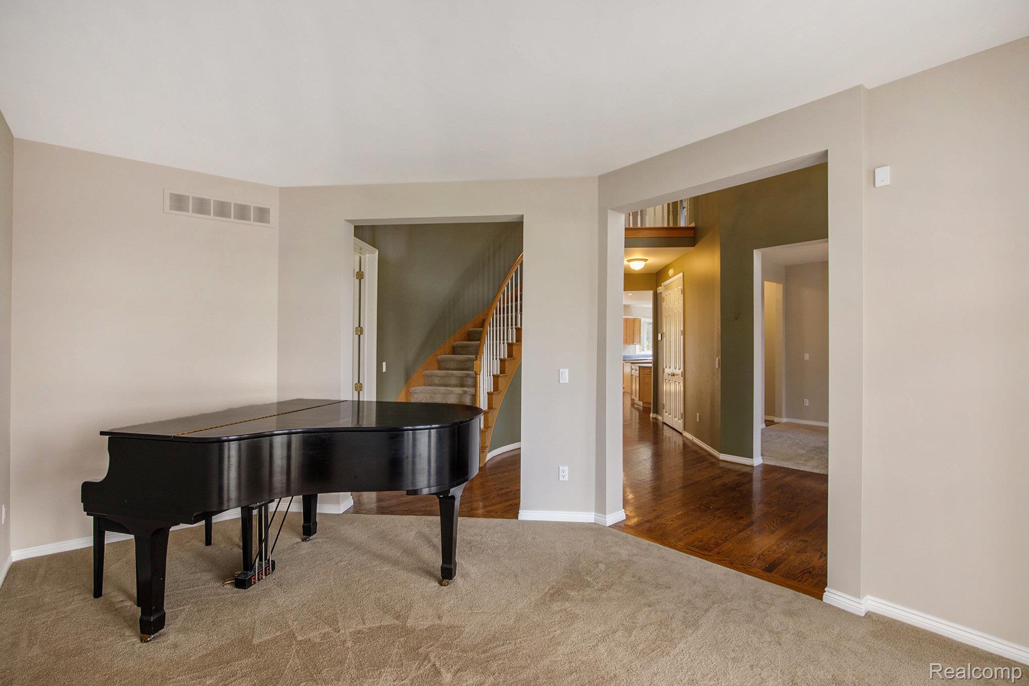 5641 Golf Pointe Drive