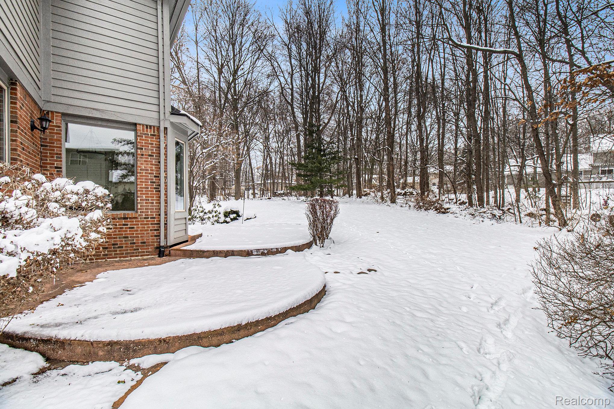 5641 Golf Pointe Drive