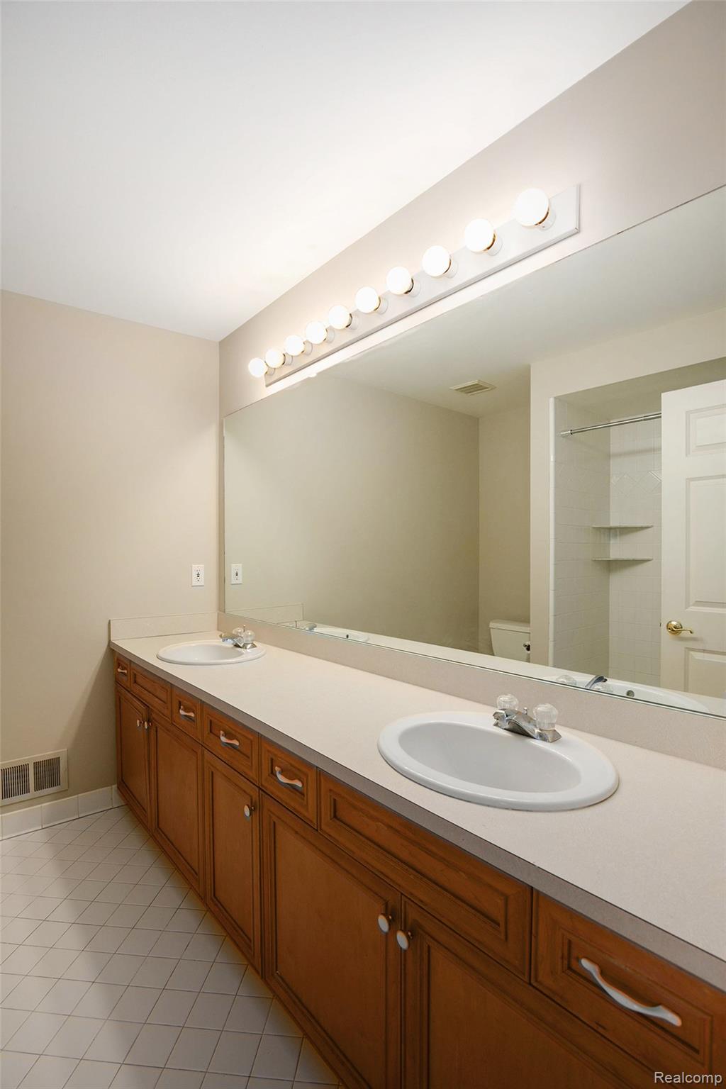 5641 Golf Pointe Drive