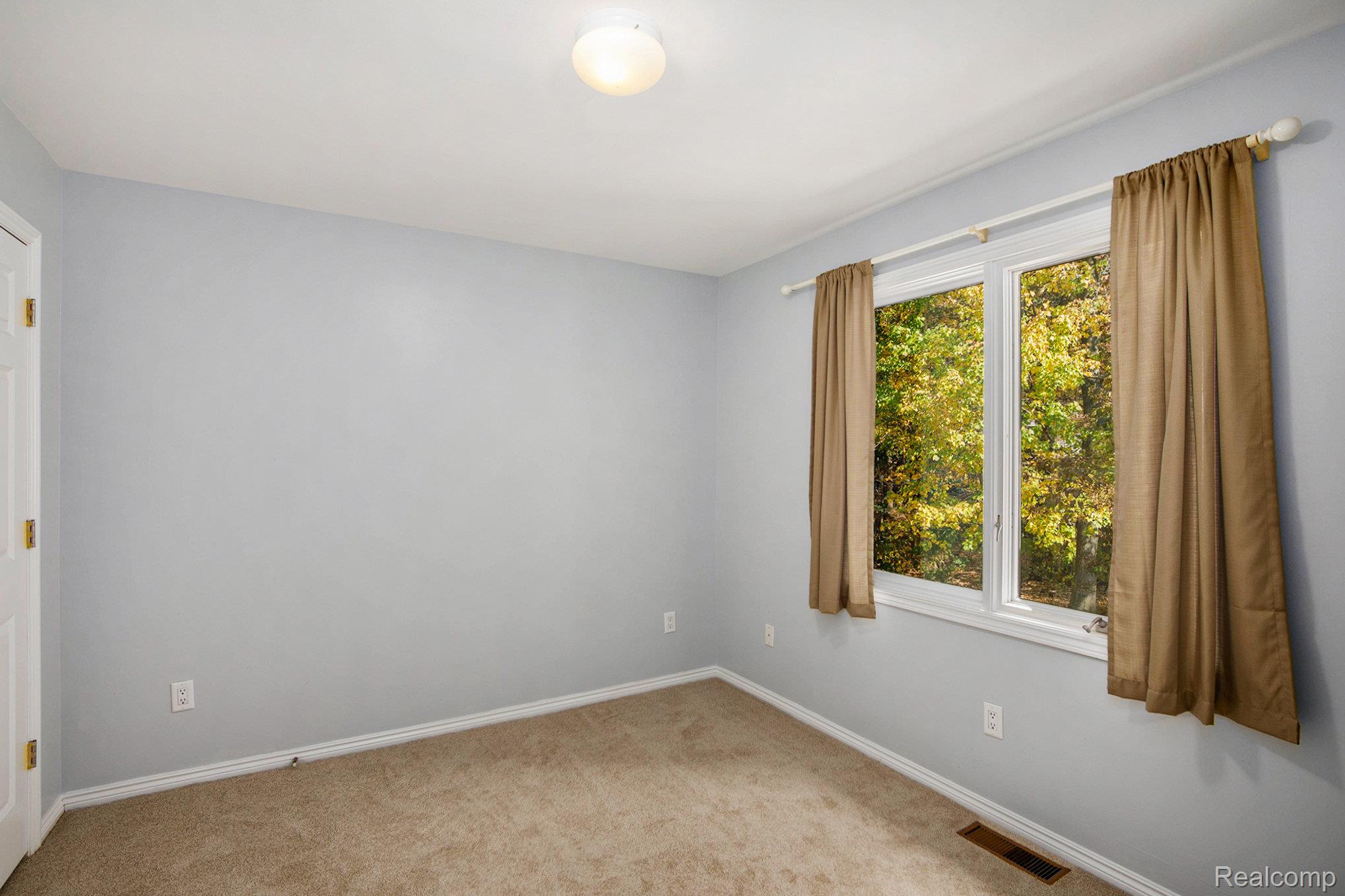 5641 Golf Pointe Drive