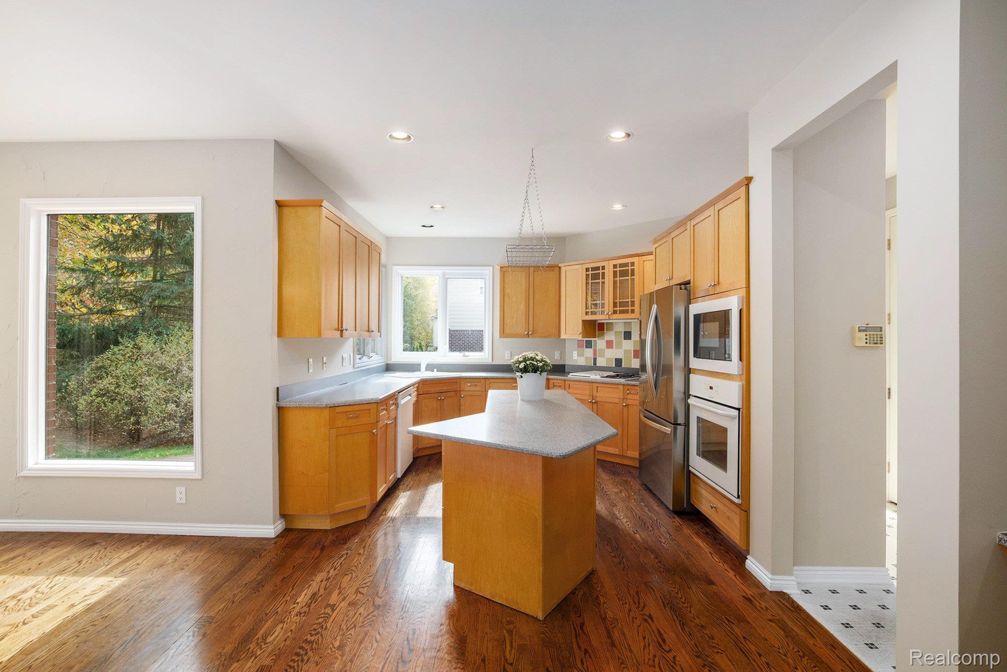 5641 Golf Pointe Drive