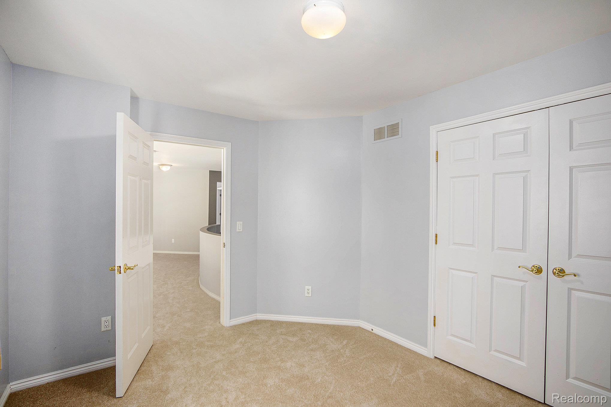 5641 Golf Pointe Drive