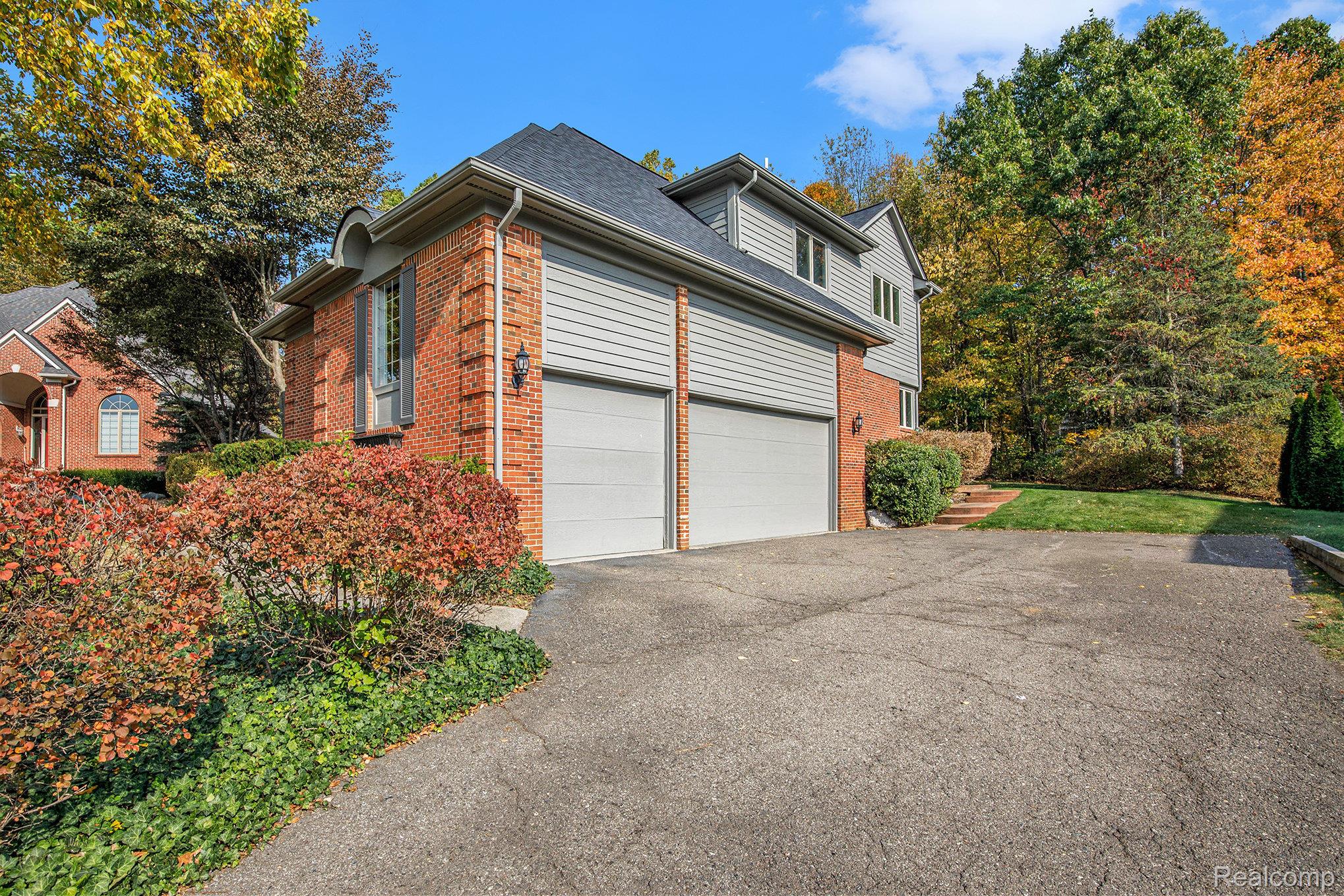 5641 Golf Pointe Drive