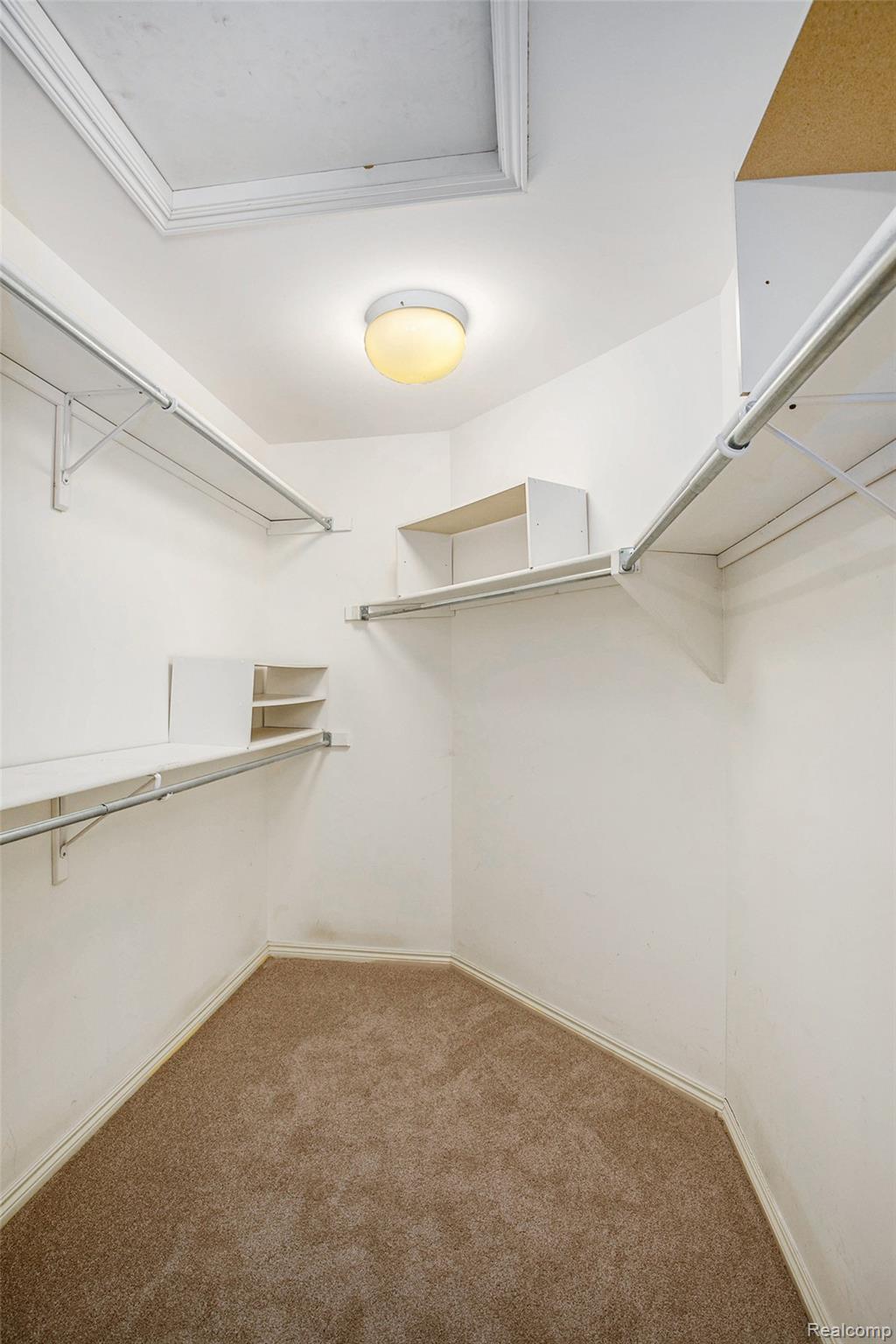 5641 Golf Pointe Drive