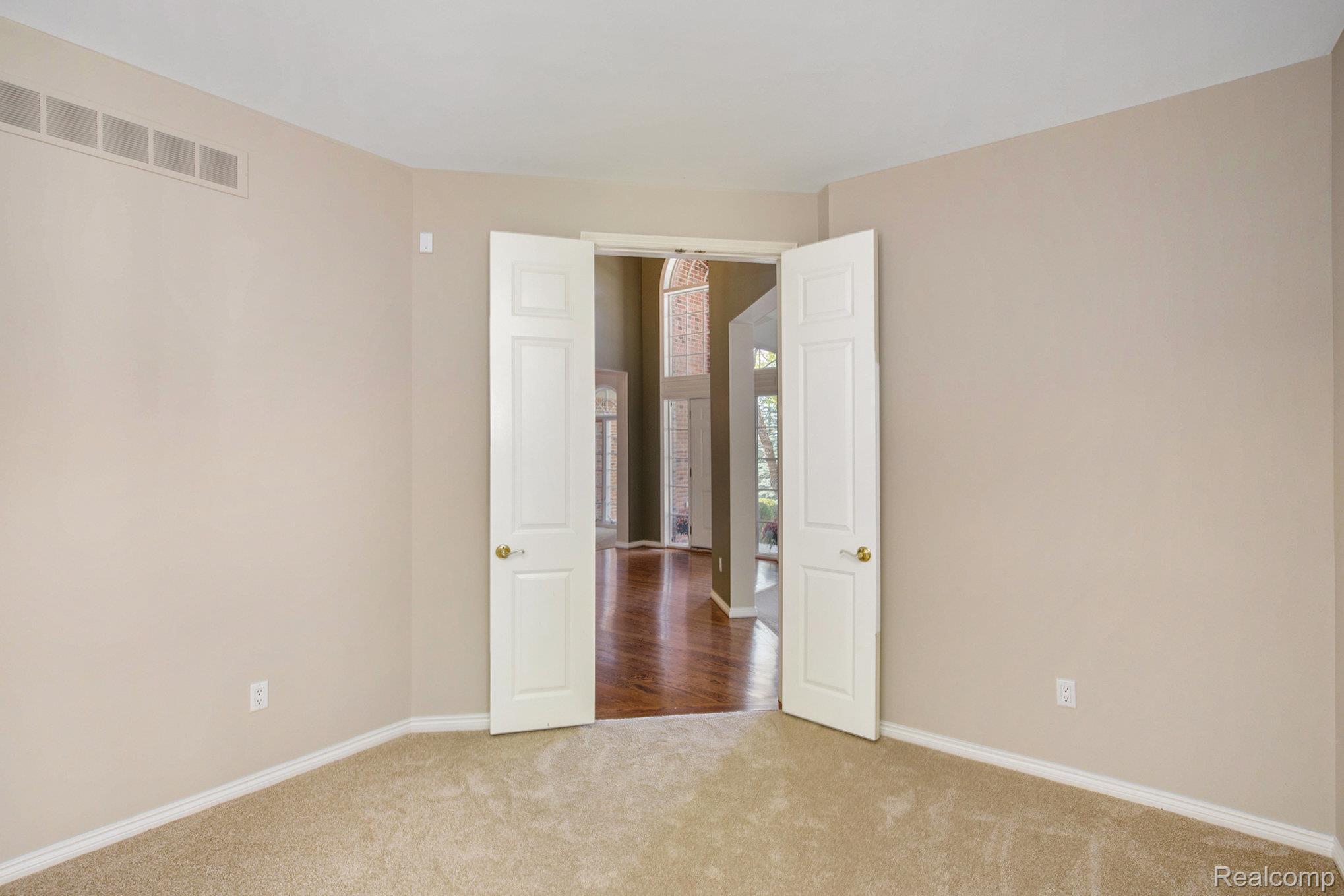 5641 Golf Pointe Drive