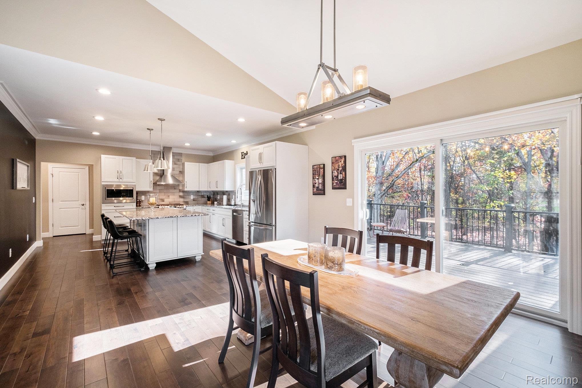 1281 Victoria Lane