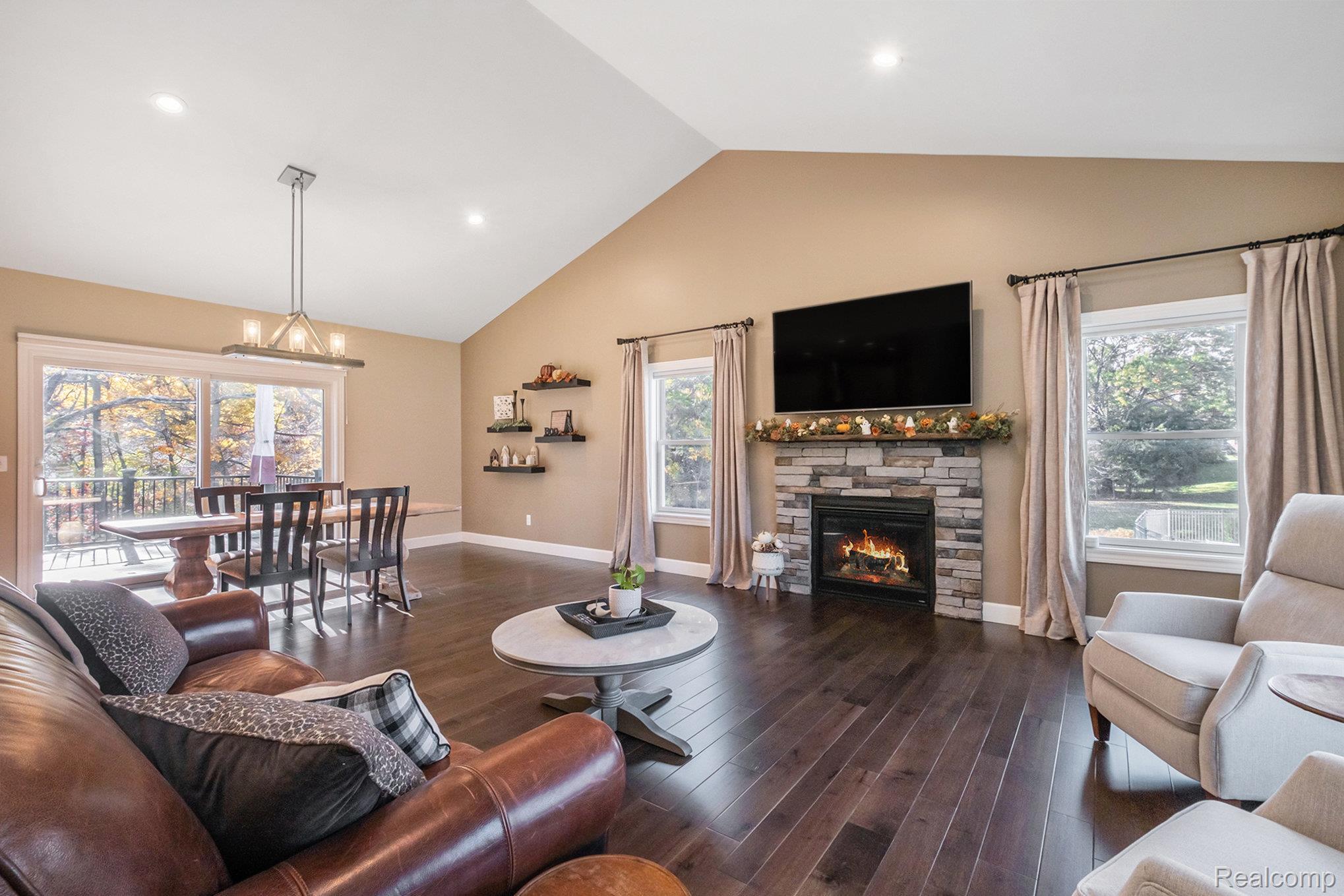 1281 Victoria Lane