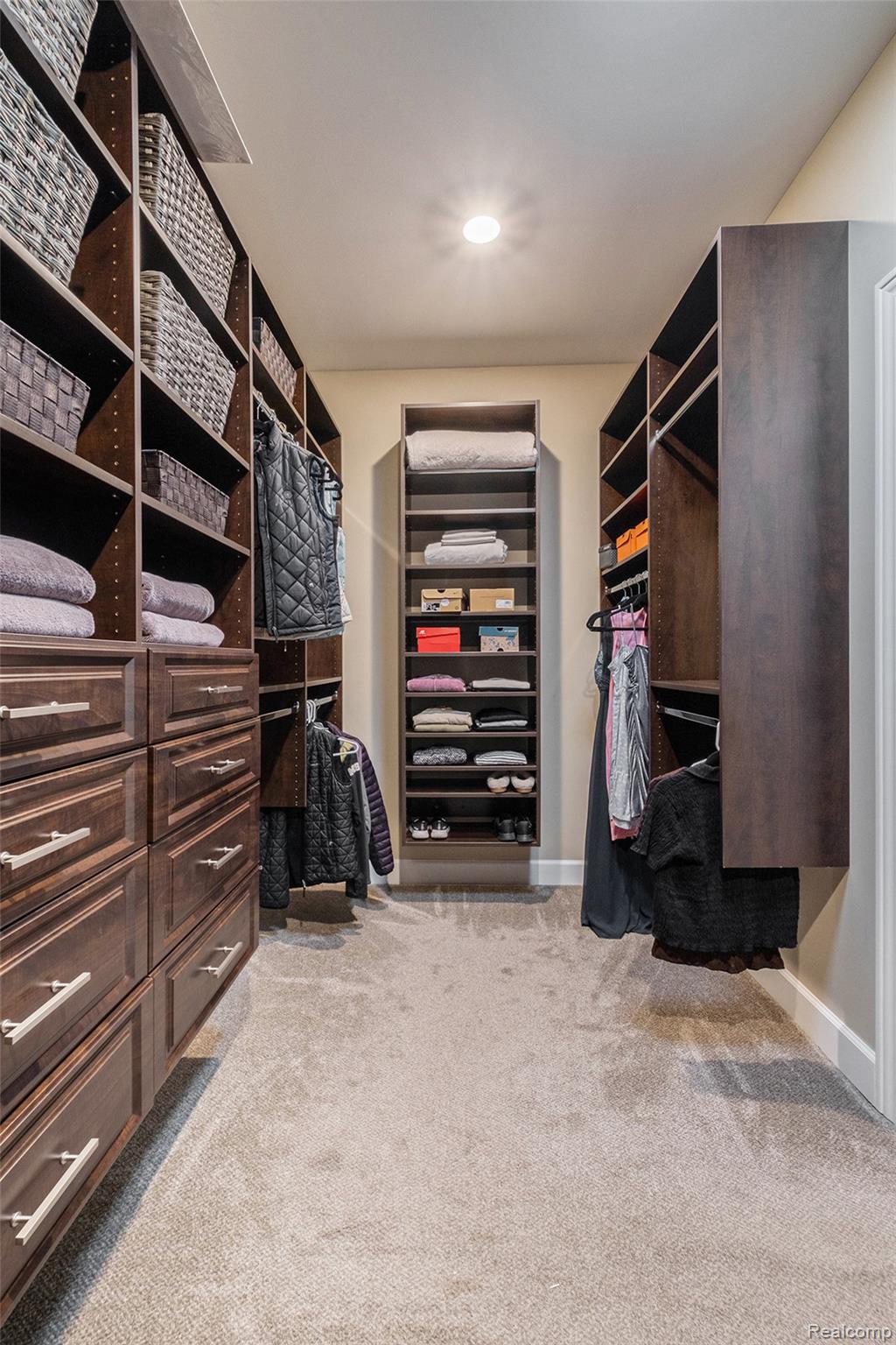 1281 Victoria Lane