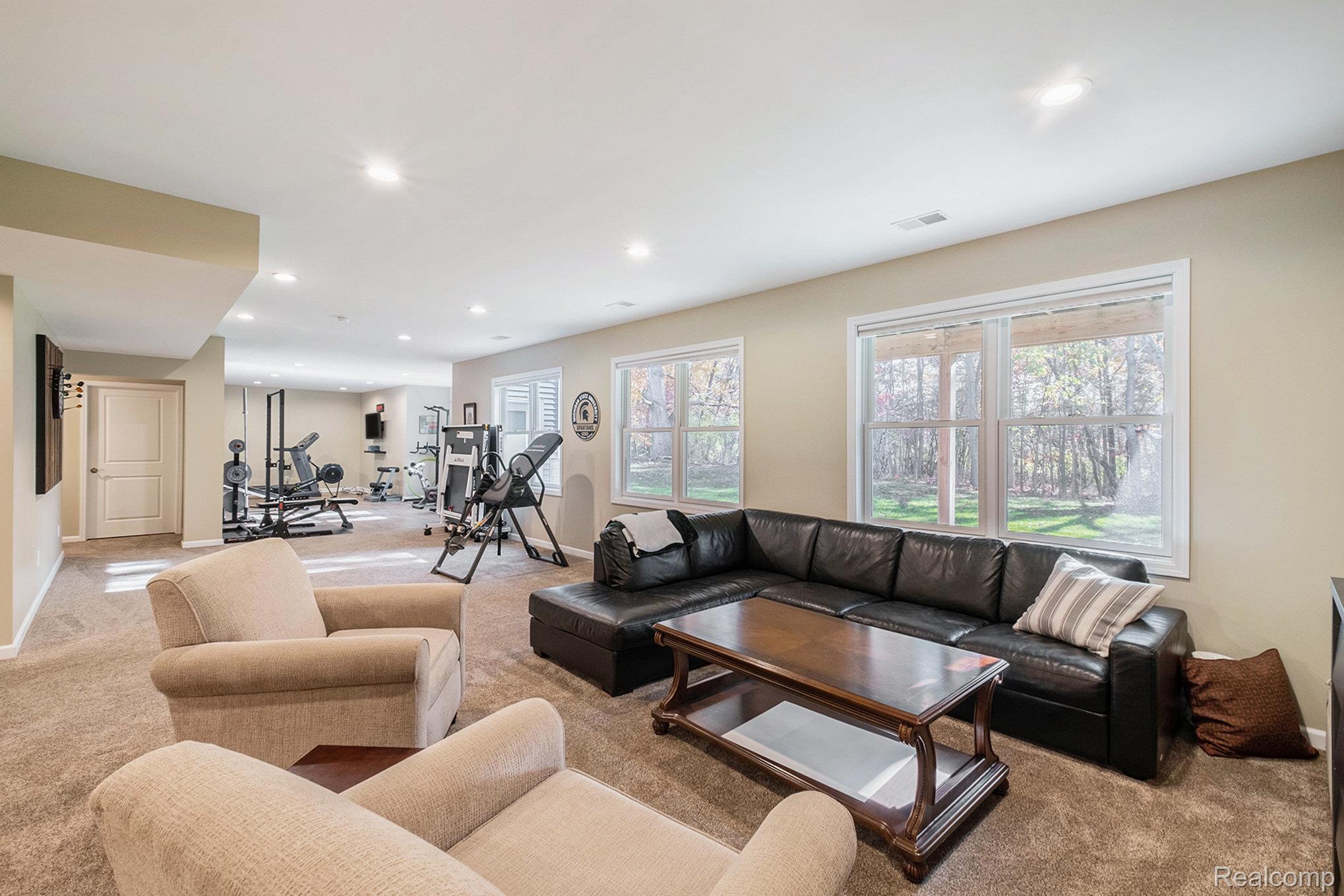 1281 Victoria Lane