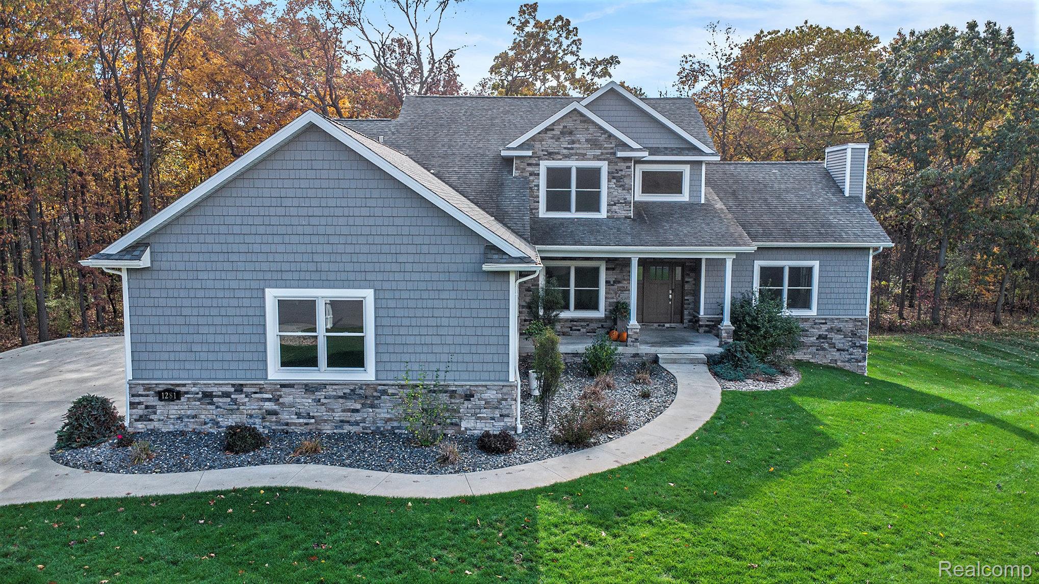 1281 Victoria Lane
