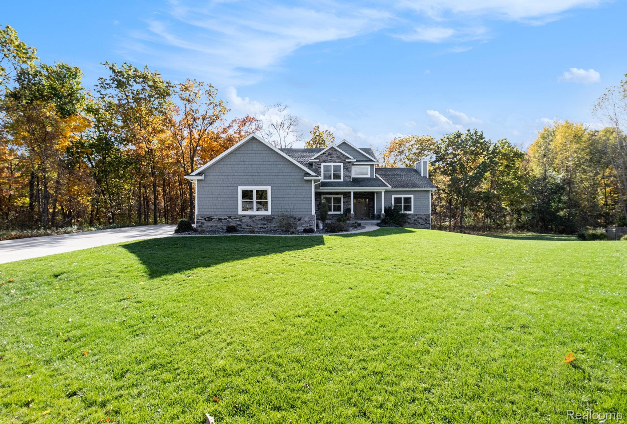1281 Victoria Lane