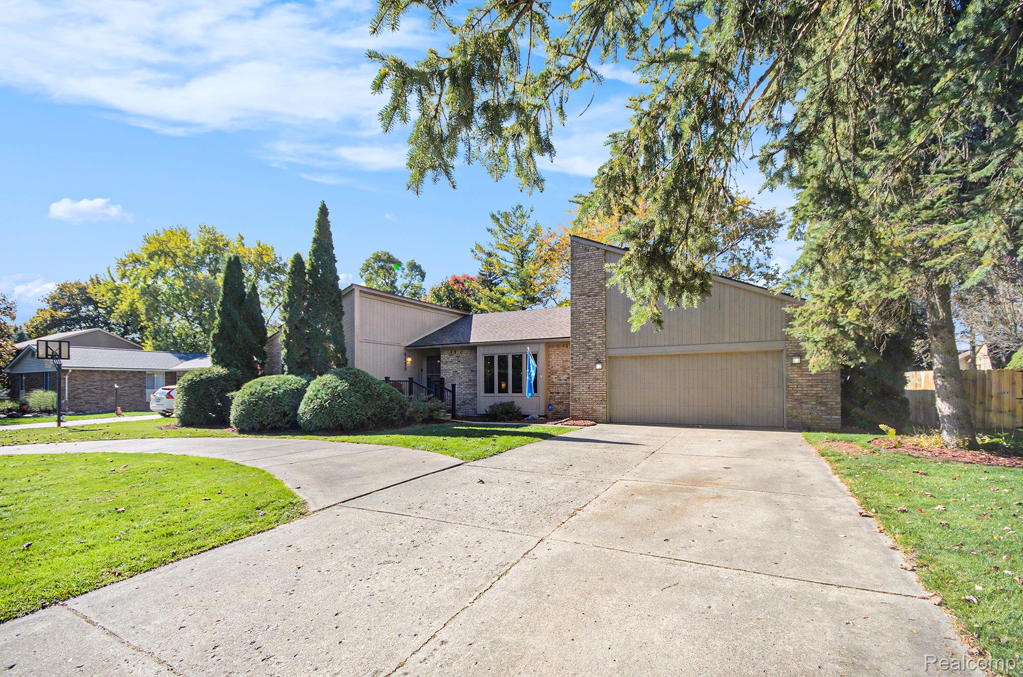 6429 Woodglen Drive