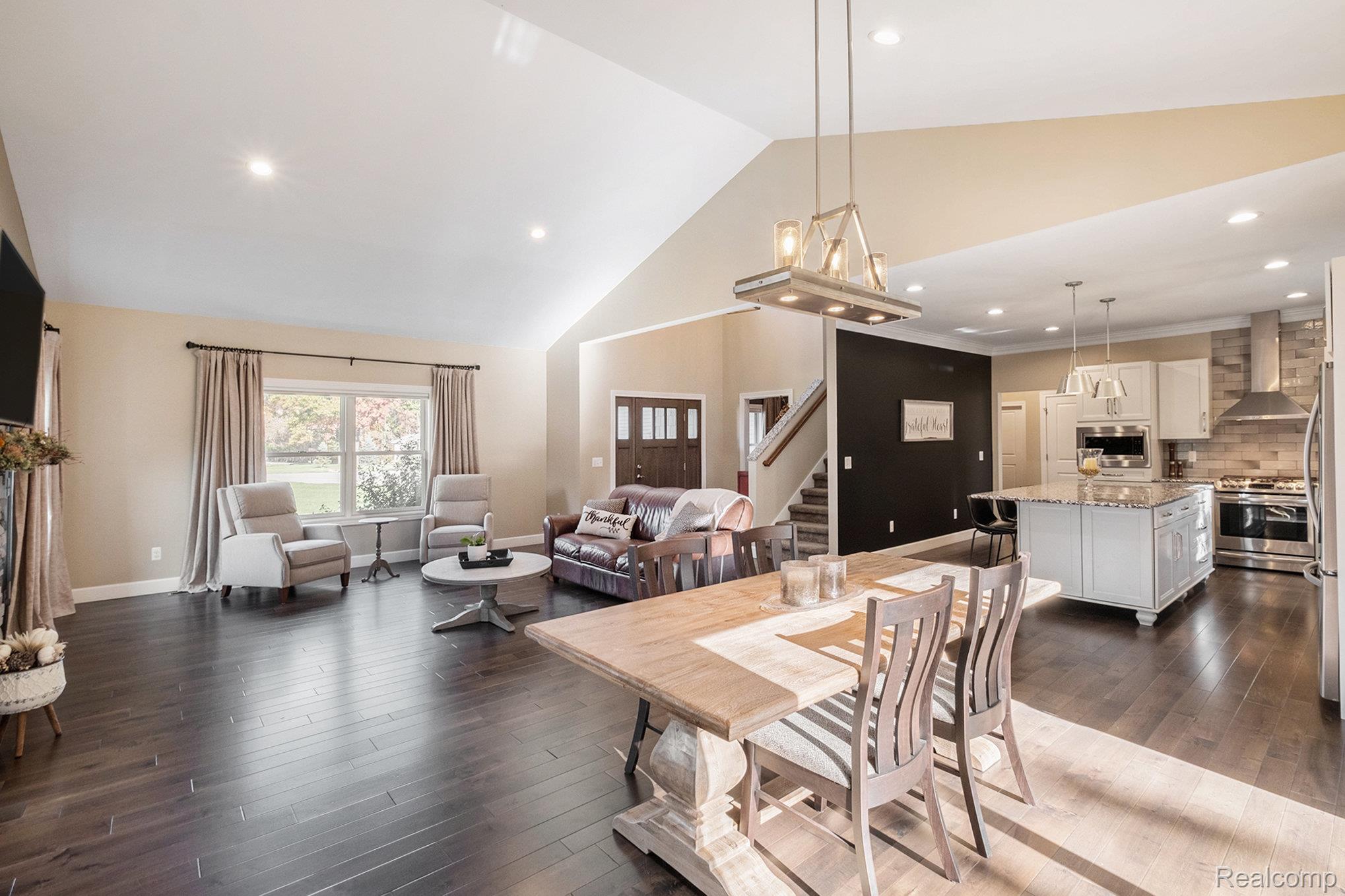1281 Victoria Lane