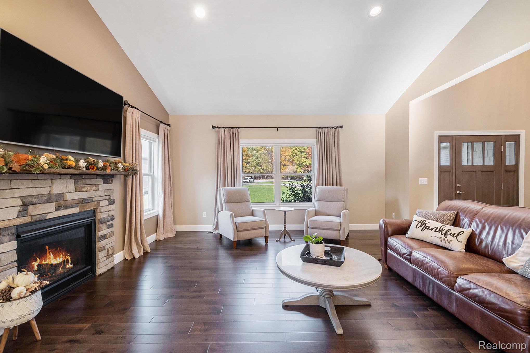 1281 Victoria Lane