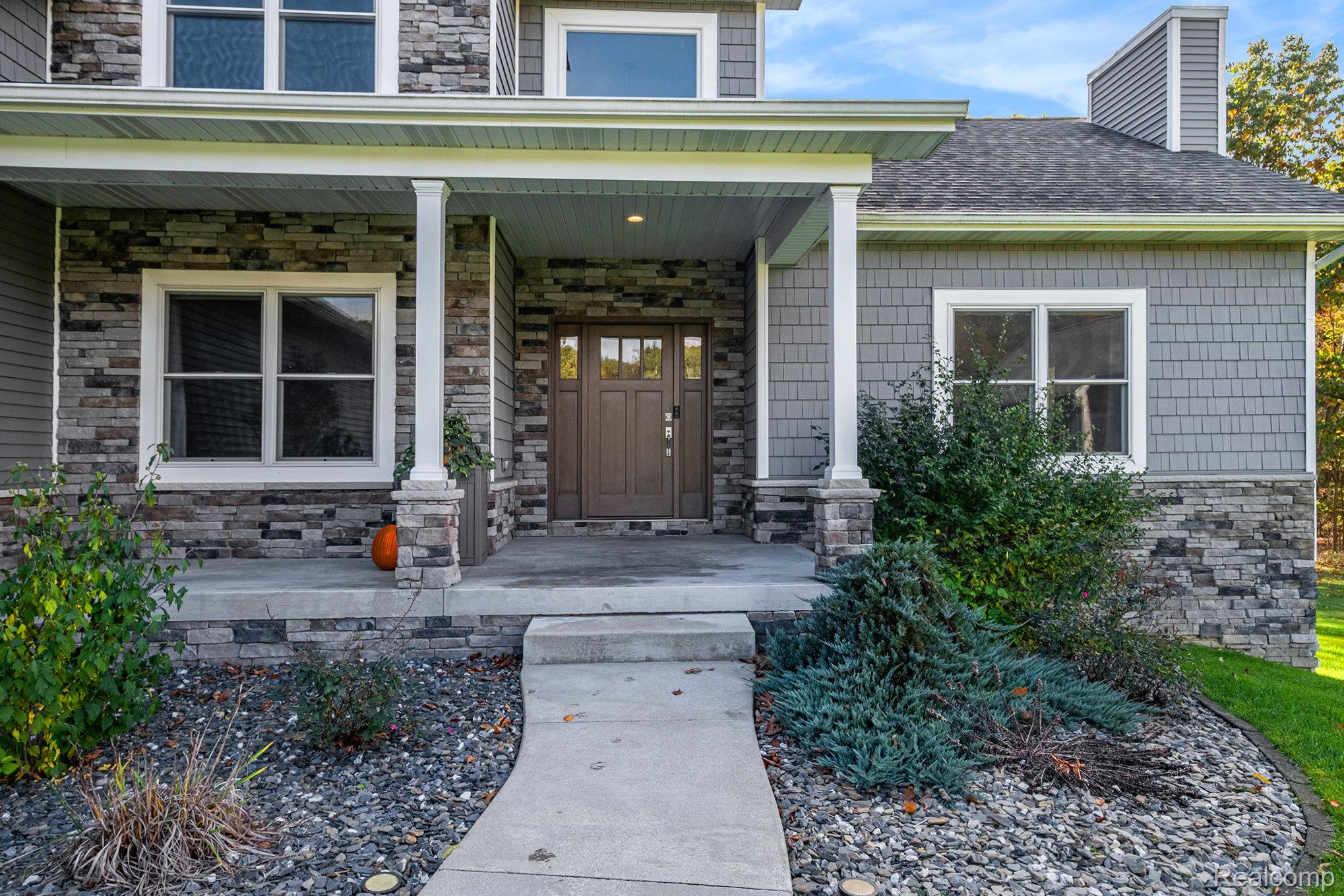1281 Victoria Lane
