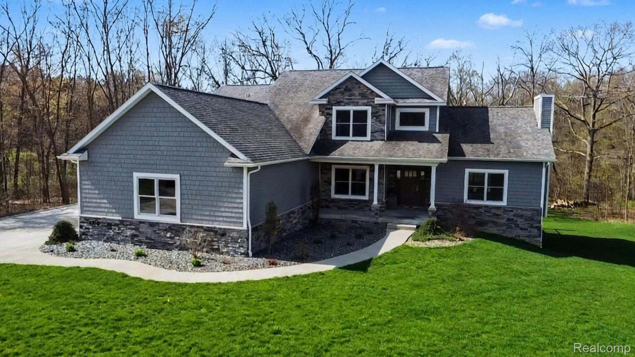 1281 Victoria Lane