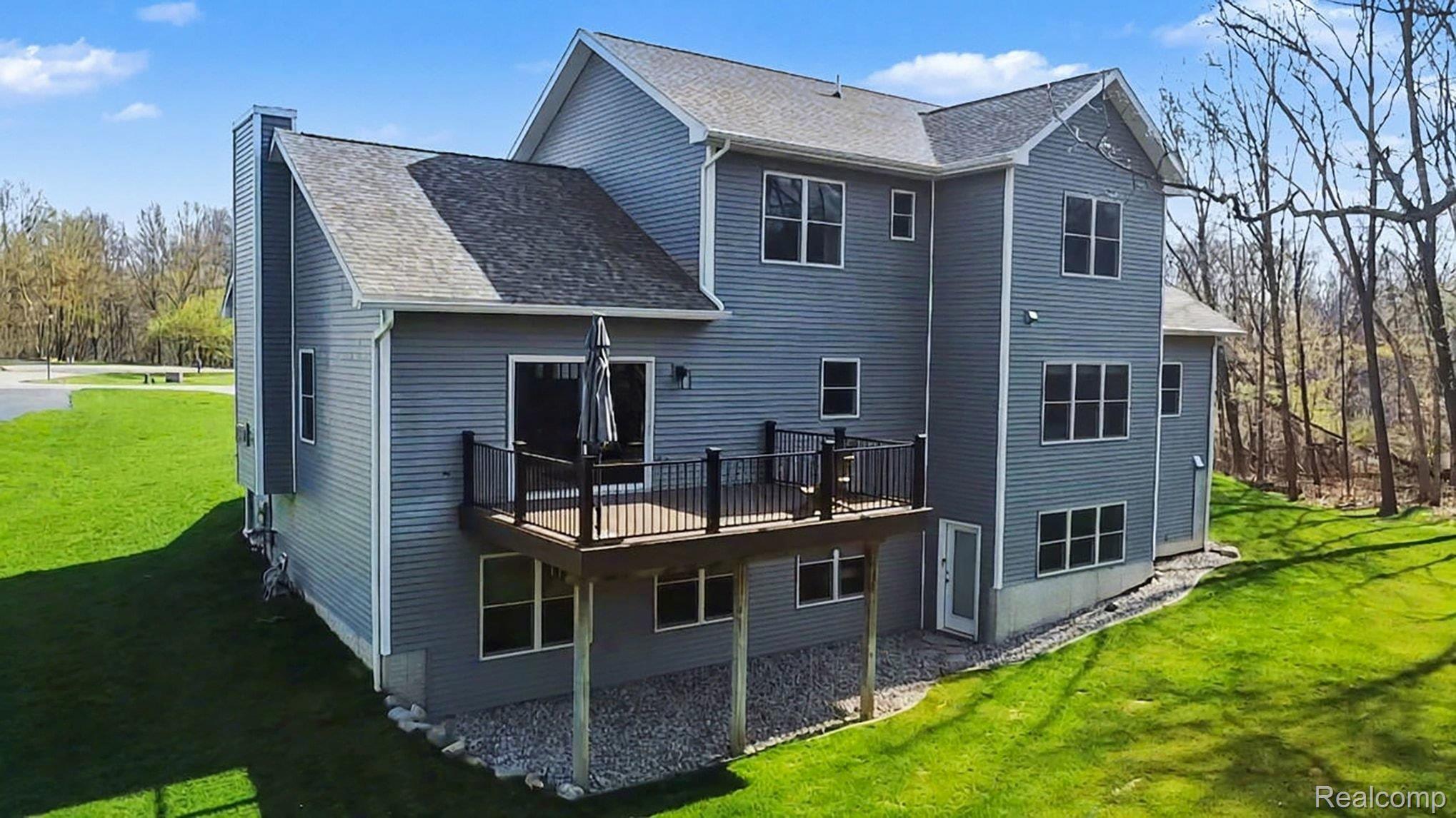 1281 Victoria Lane