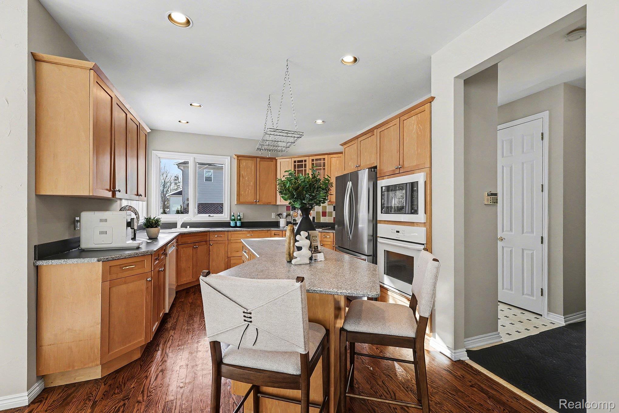 5641 Golf Pointe Drive