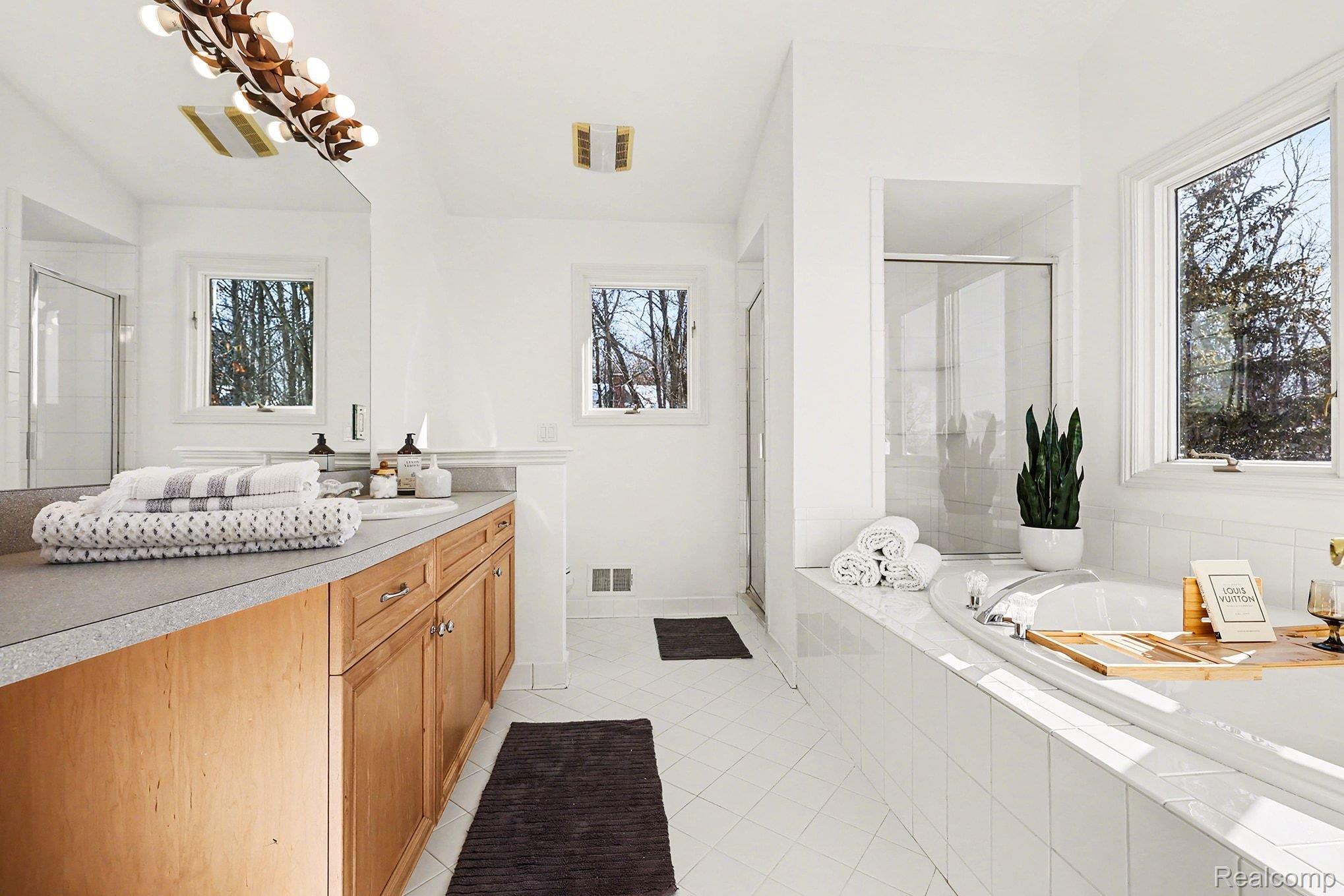 5641 Golf Pointe Drive