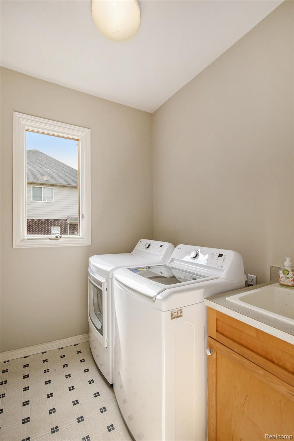 5641 Golf Pointe Drive