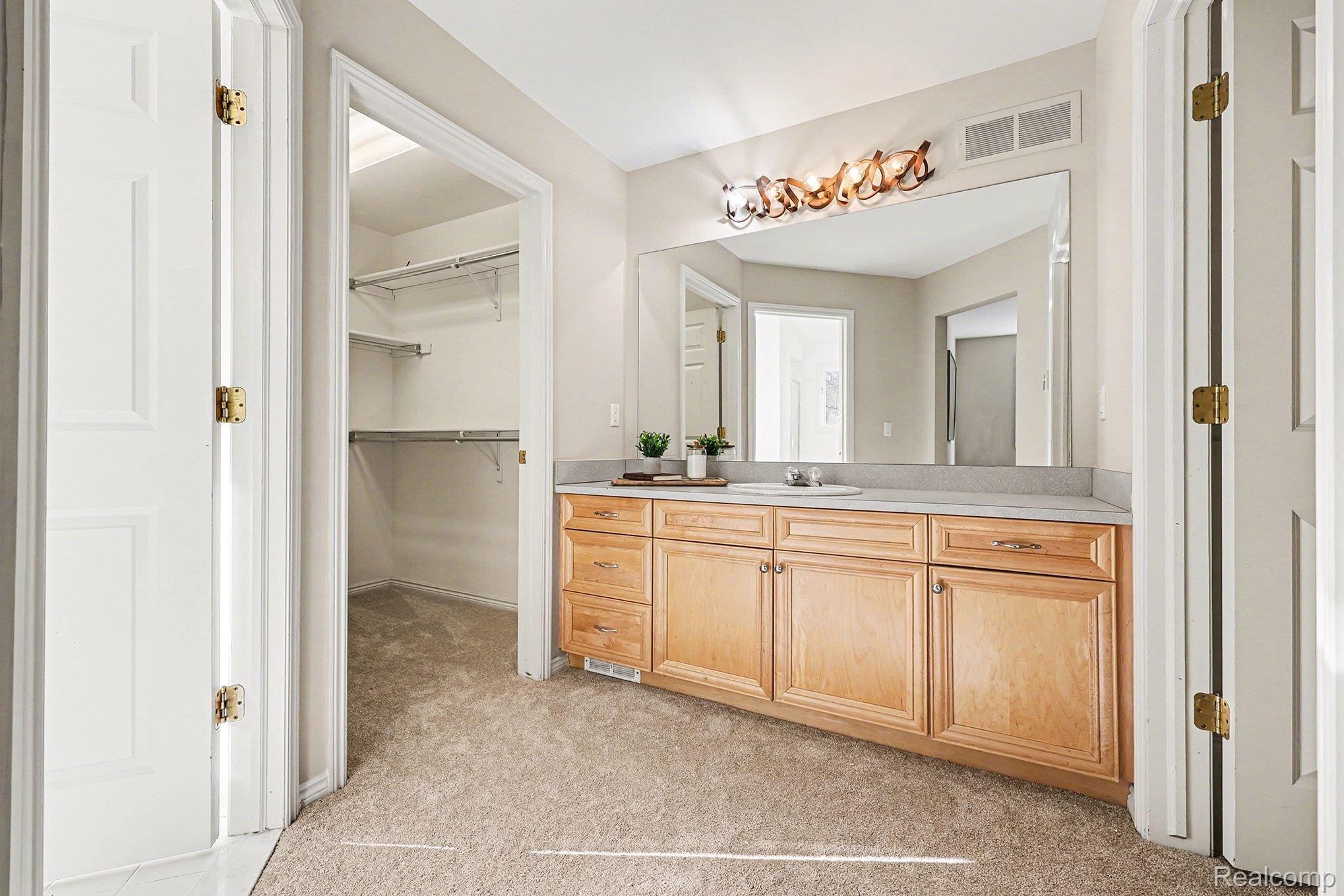 5641 Golf Pointe Drive