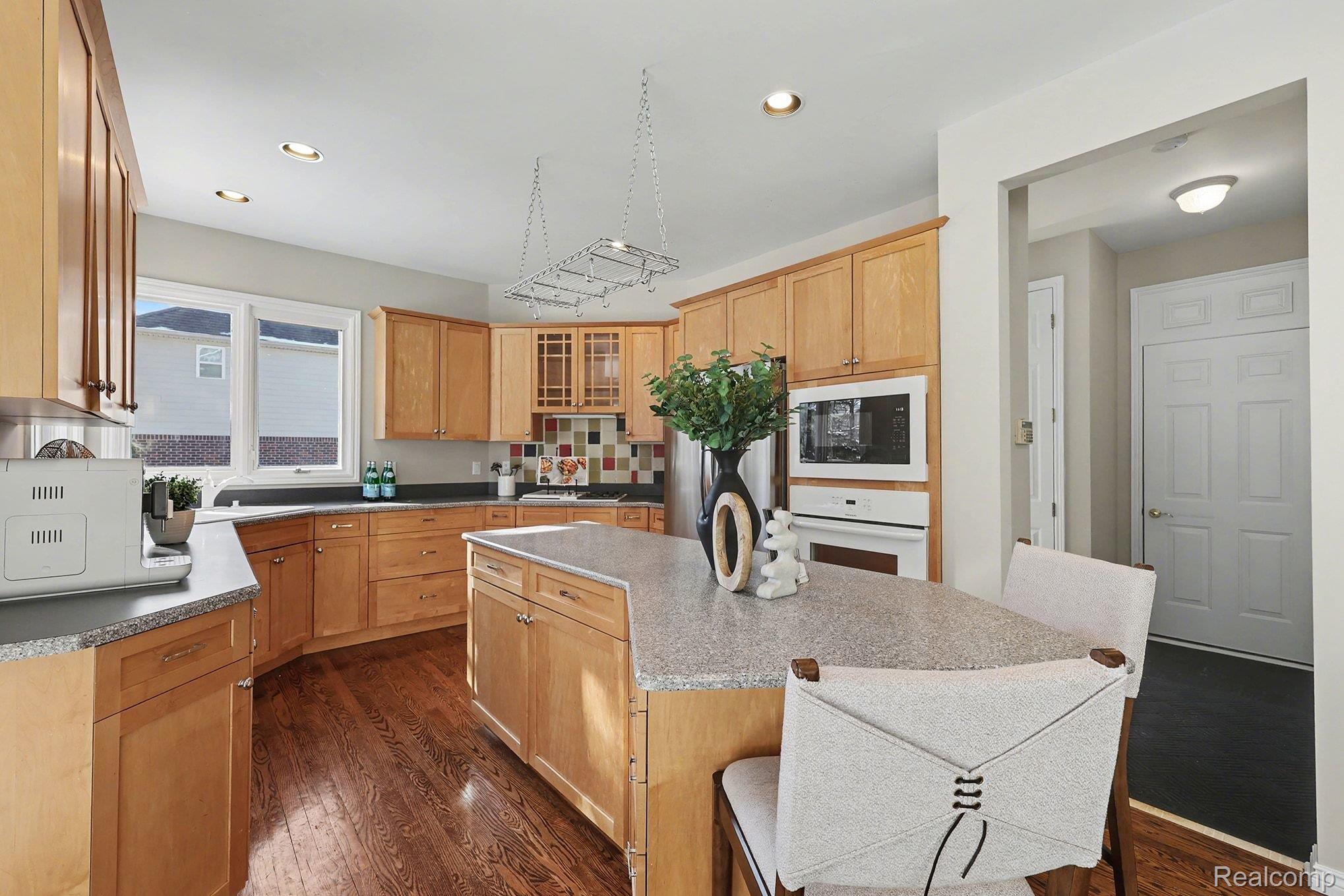 5641 Golf Pointe Drive