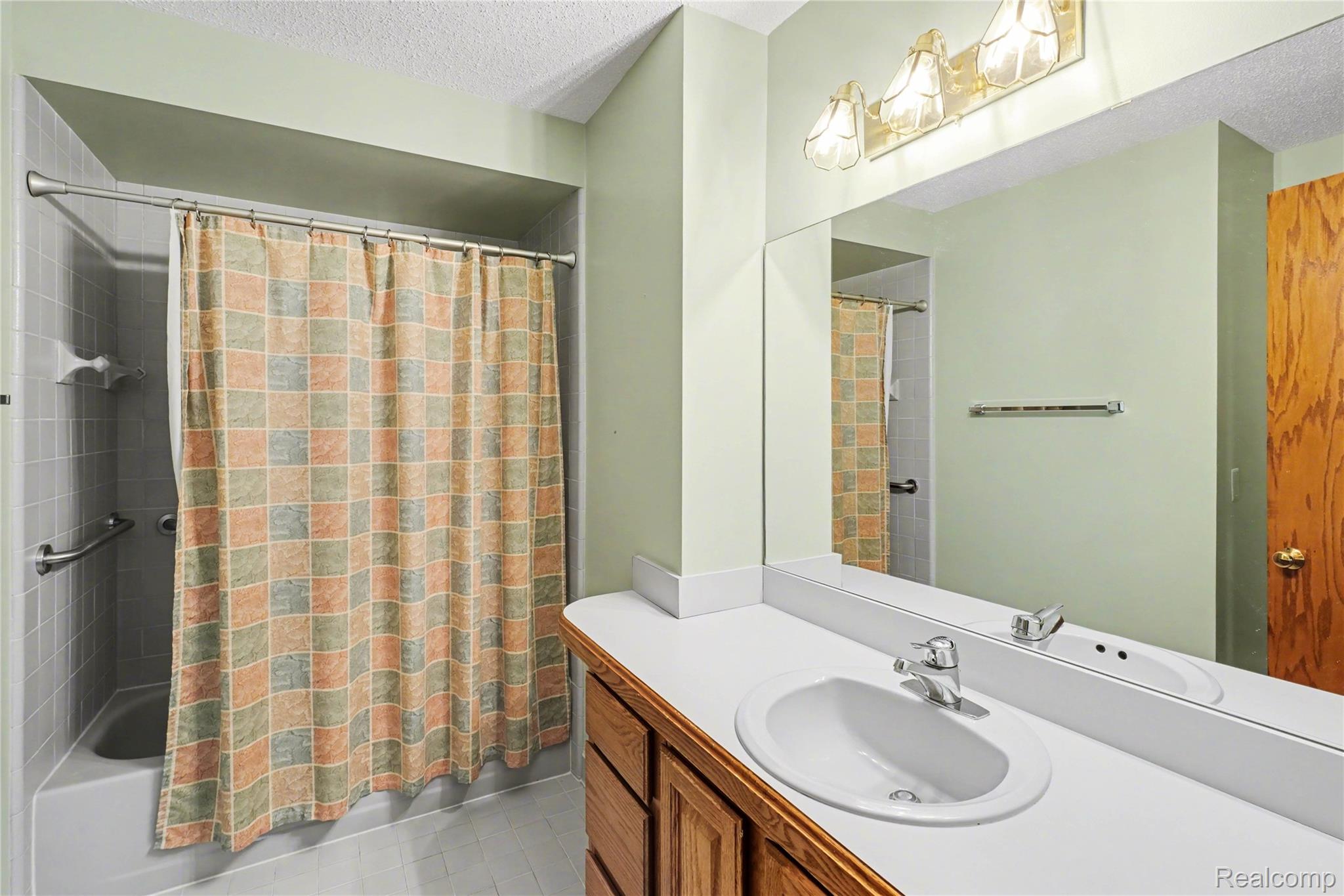 6824 Northcrest Way E