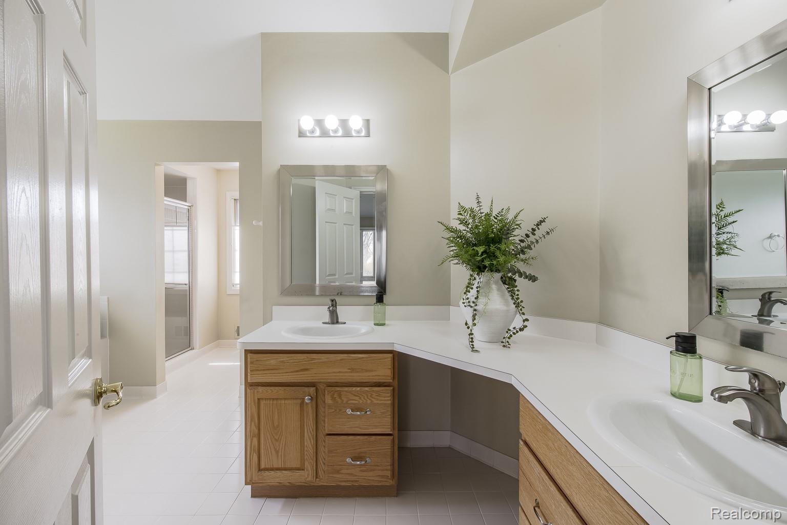 5622 Wembley Court