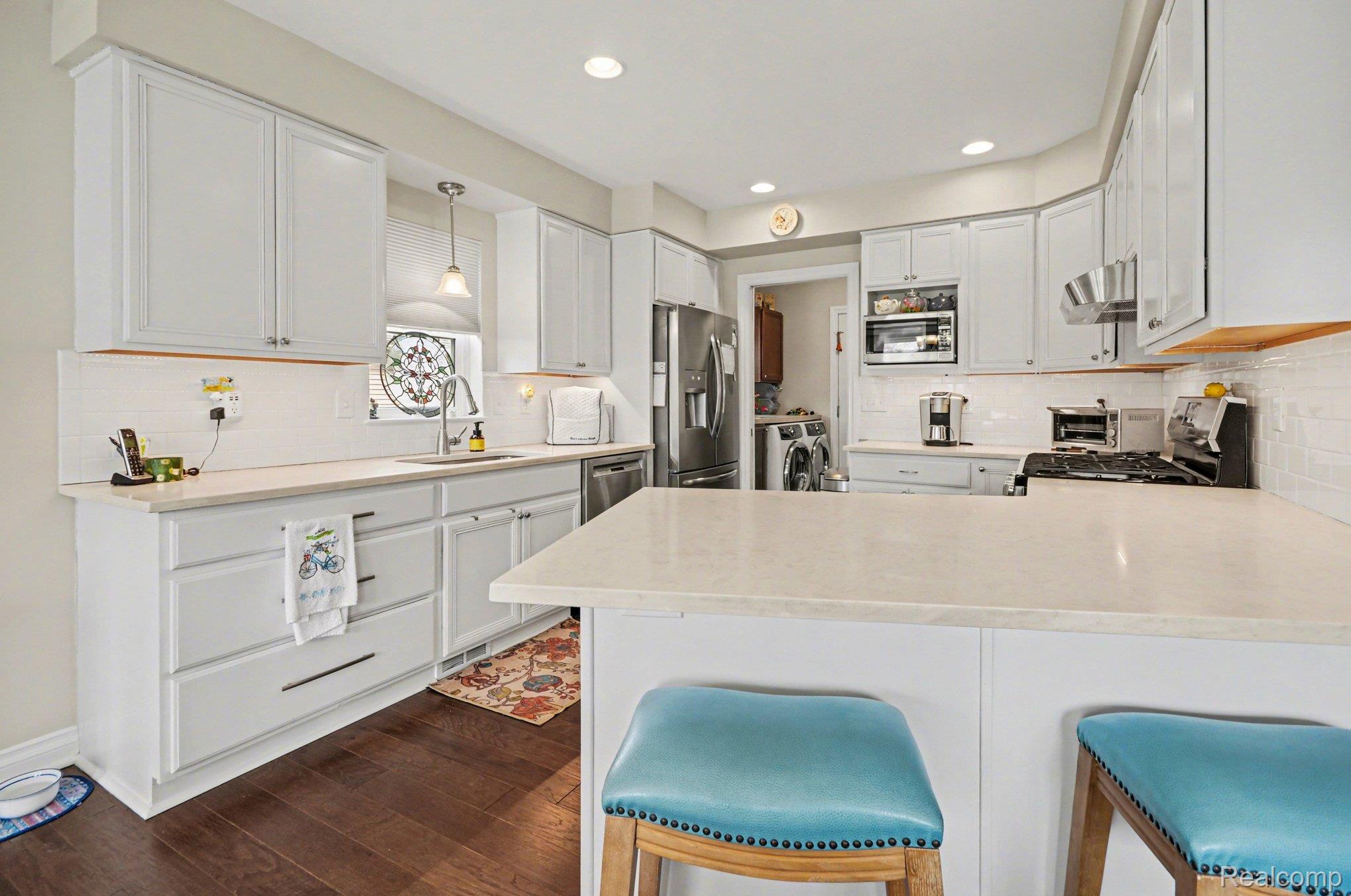 3816 Lyndon Lane