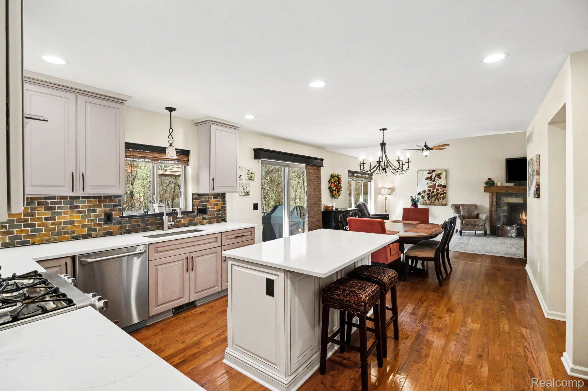 6846 Williamsbury Circle