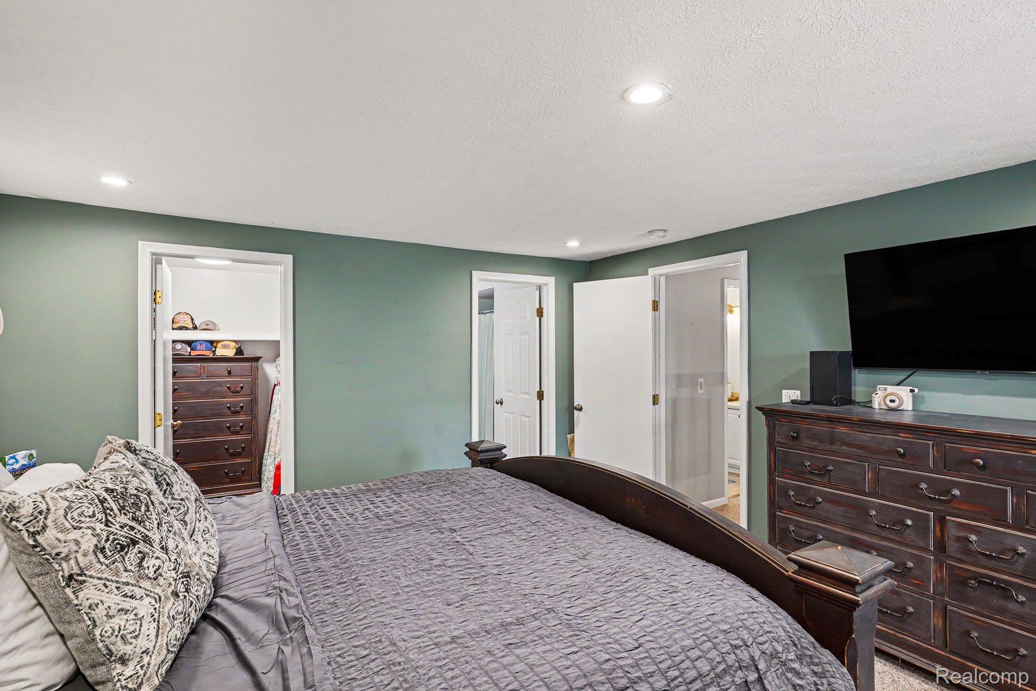 5600 Chestnut Hill Drive