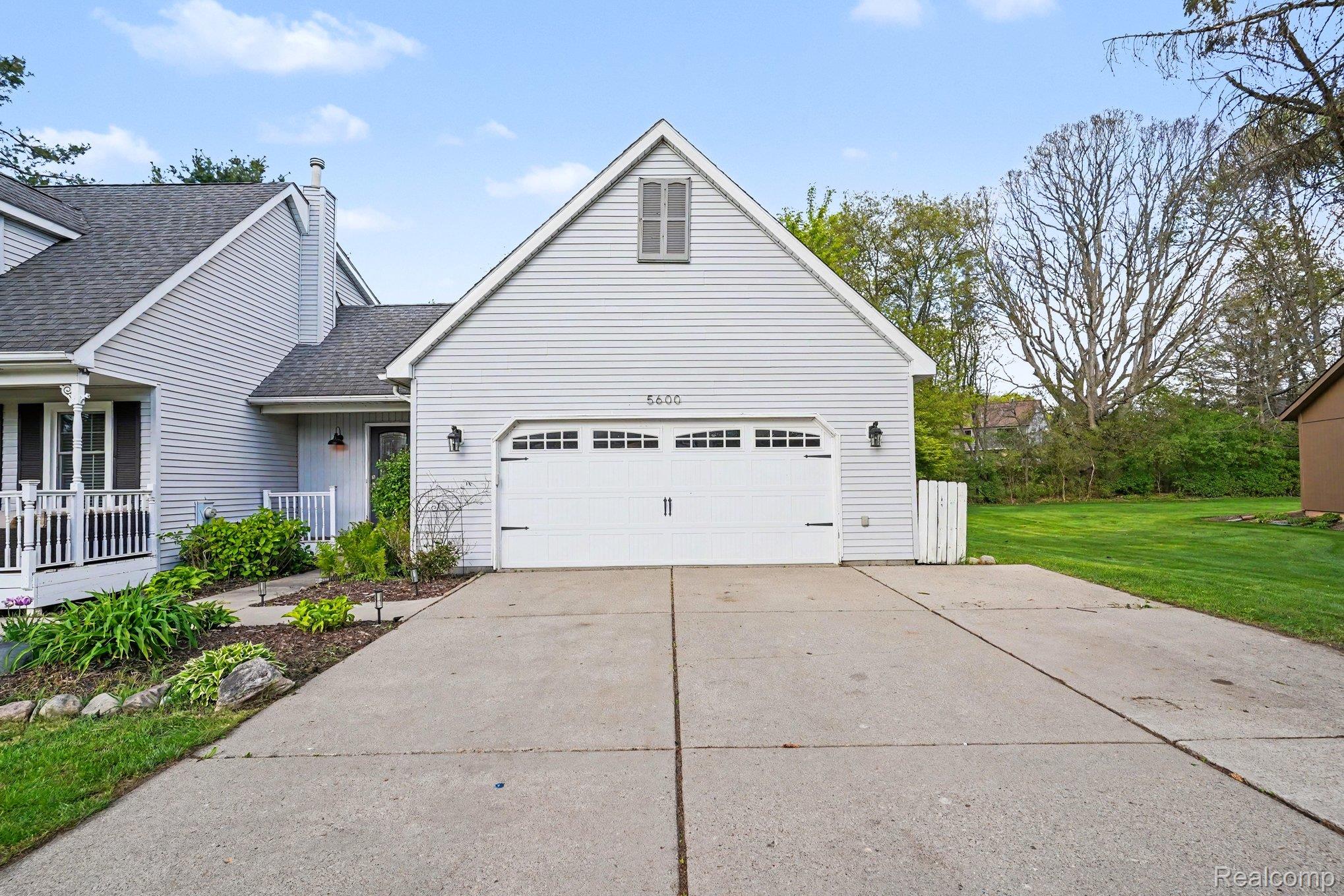 5600 Chestnut Hill Drive