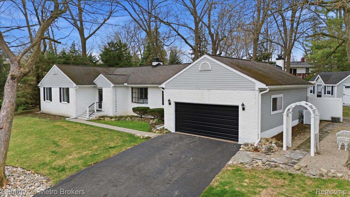 5060 Oneida Drive