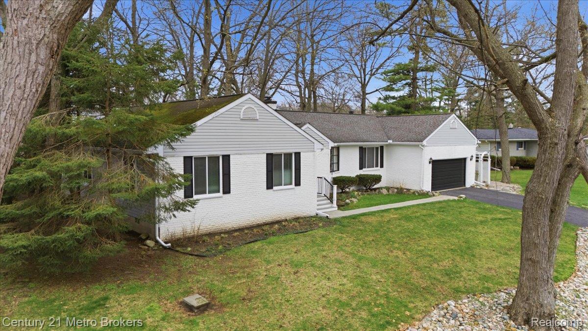 5060 Oneida Drive