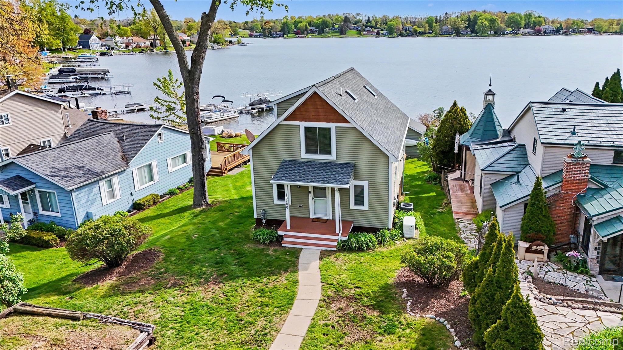 10280 Lakeside Drive