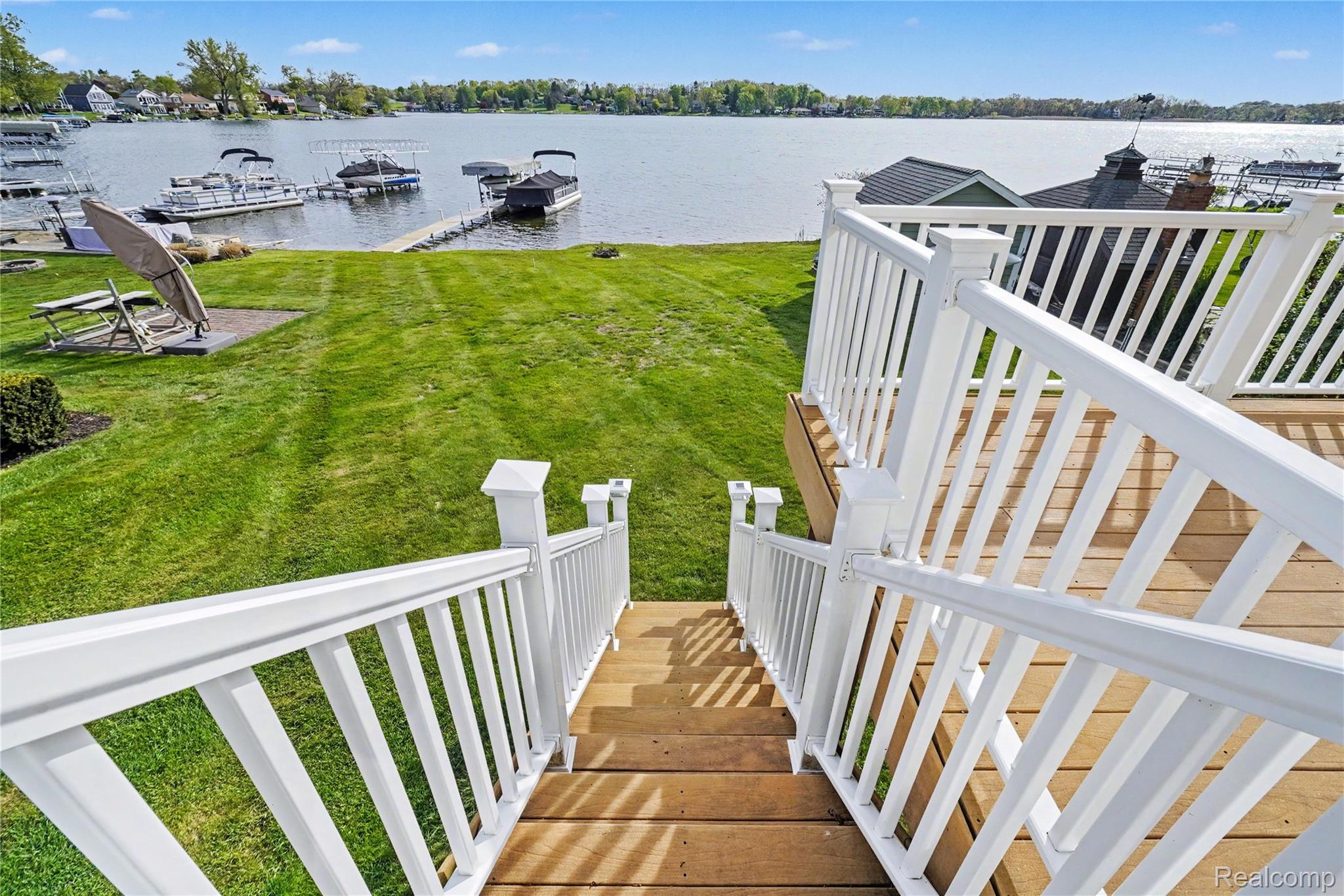 10280 Lakeside Drive