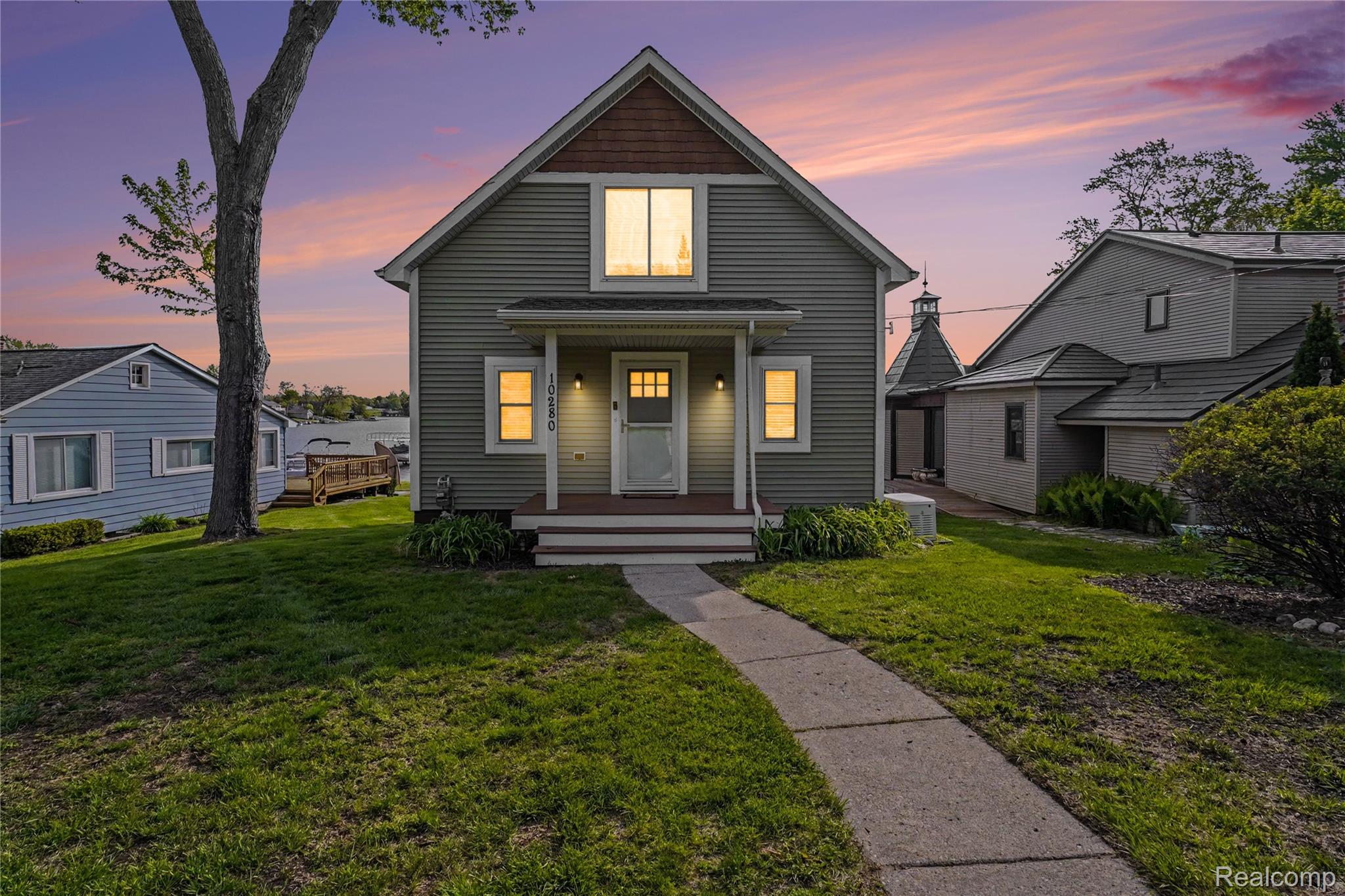 10280 Lakeside Drive