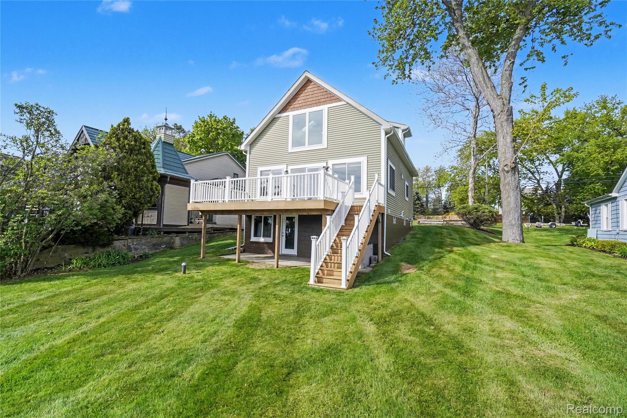 10280 Lakeside Drive