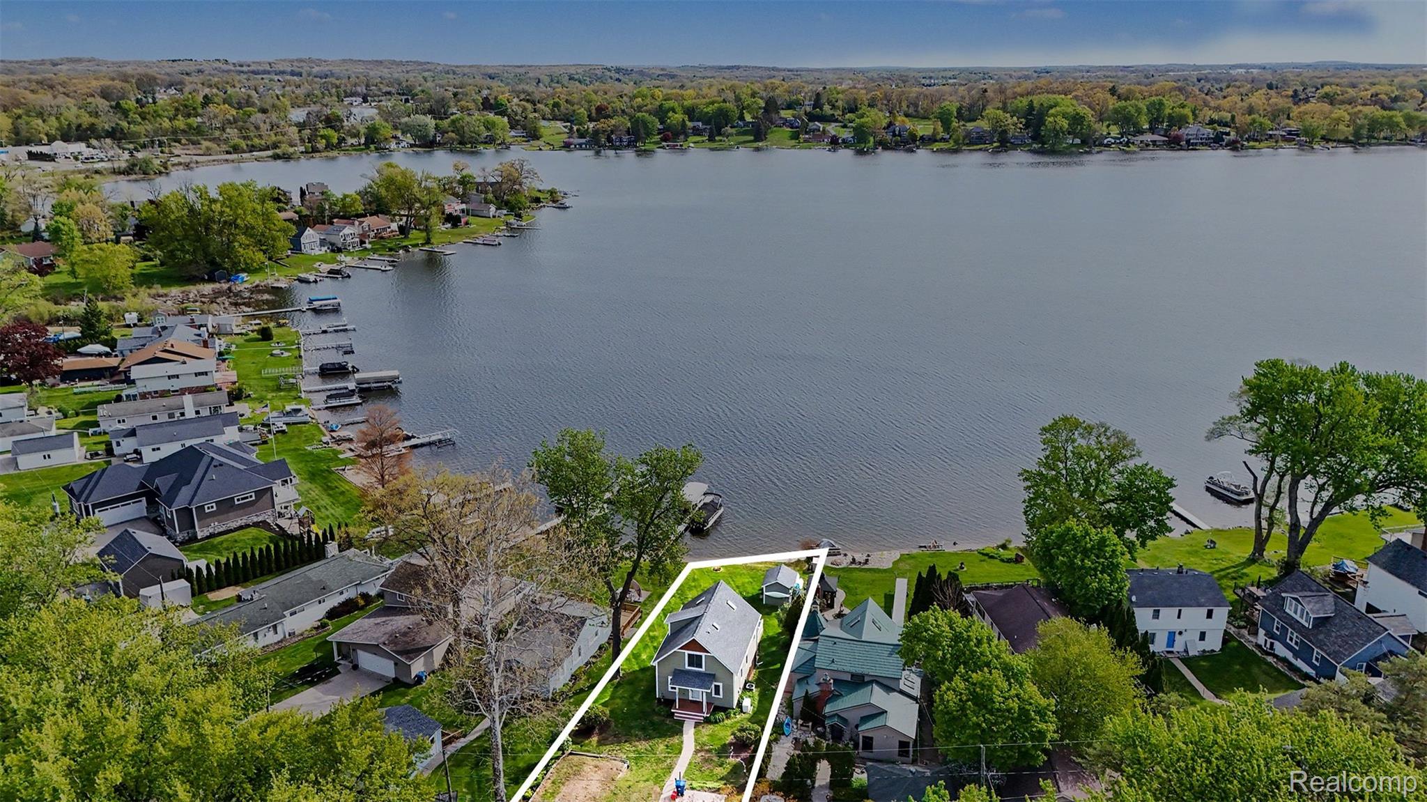 10280 Lakeside Drive
